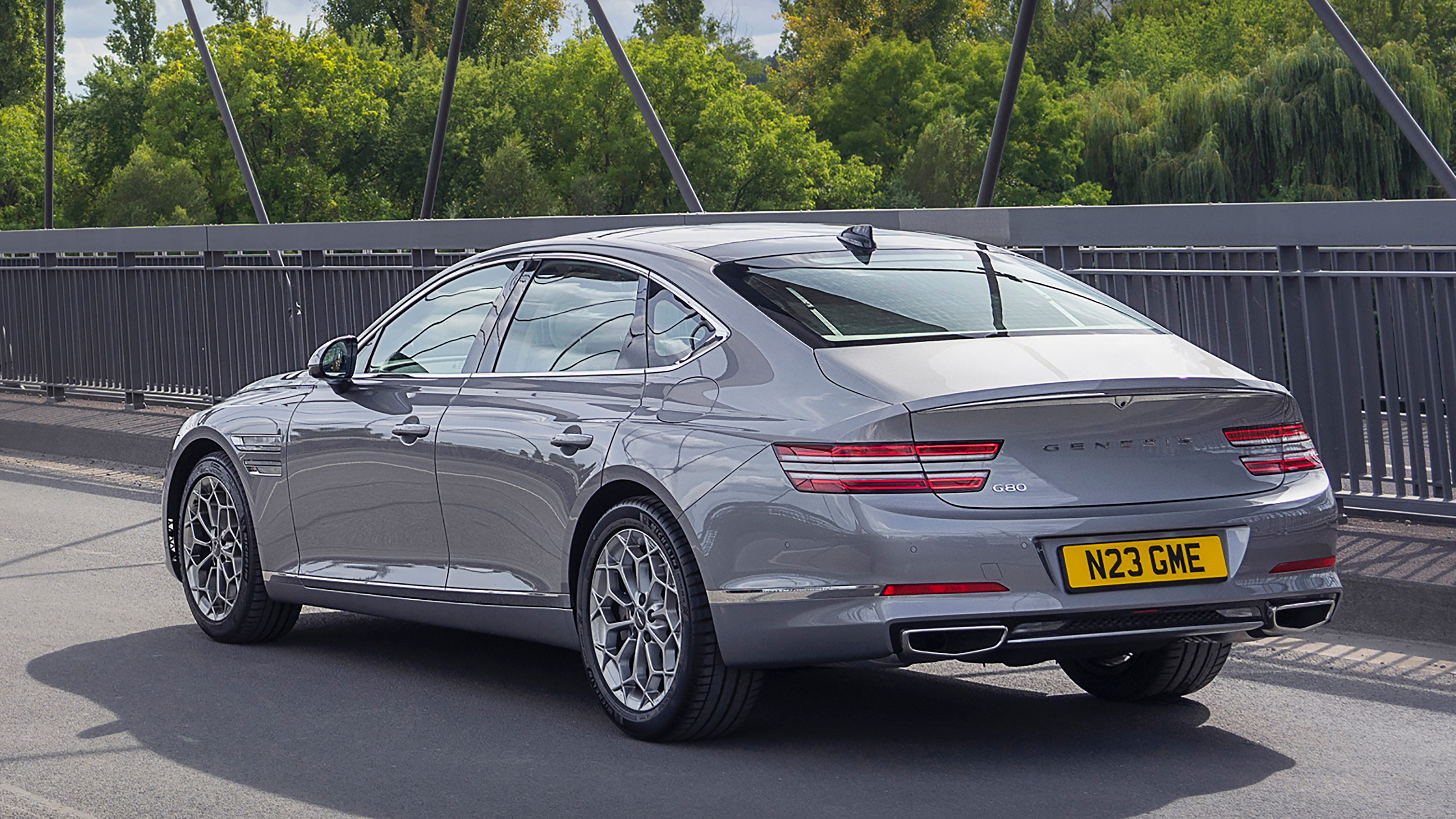 Genesis G80 saloon rear 3/4 tracking