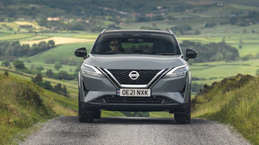 2021 Nissan Qashqai driving uphill - front