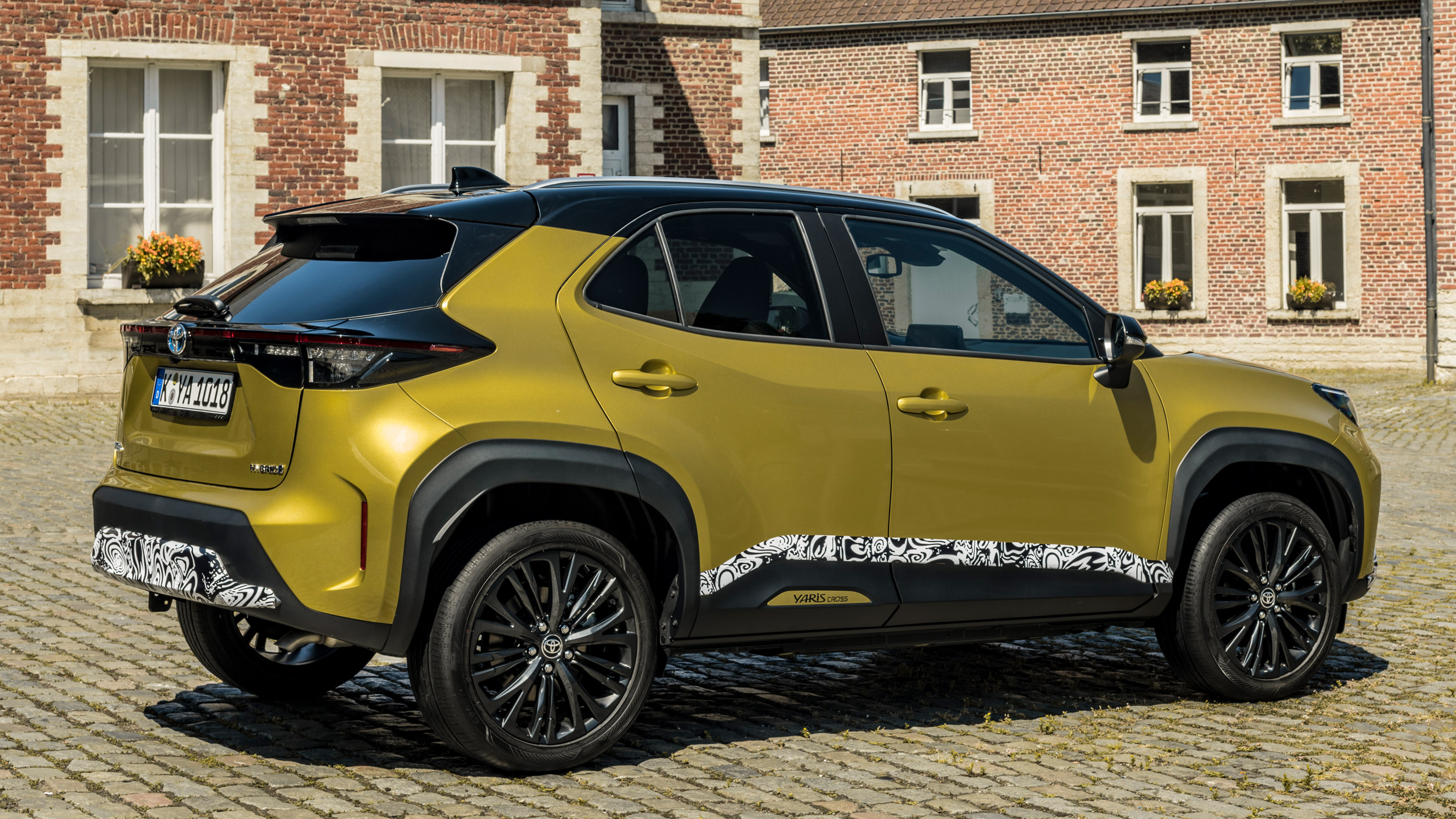 2021 Yaris Cross prototype - 3/4 static 