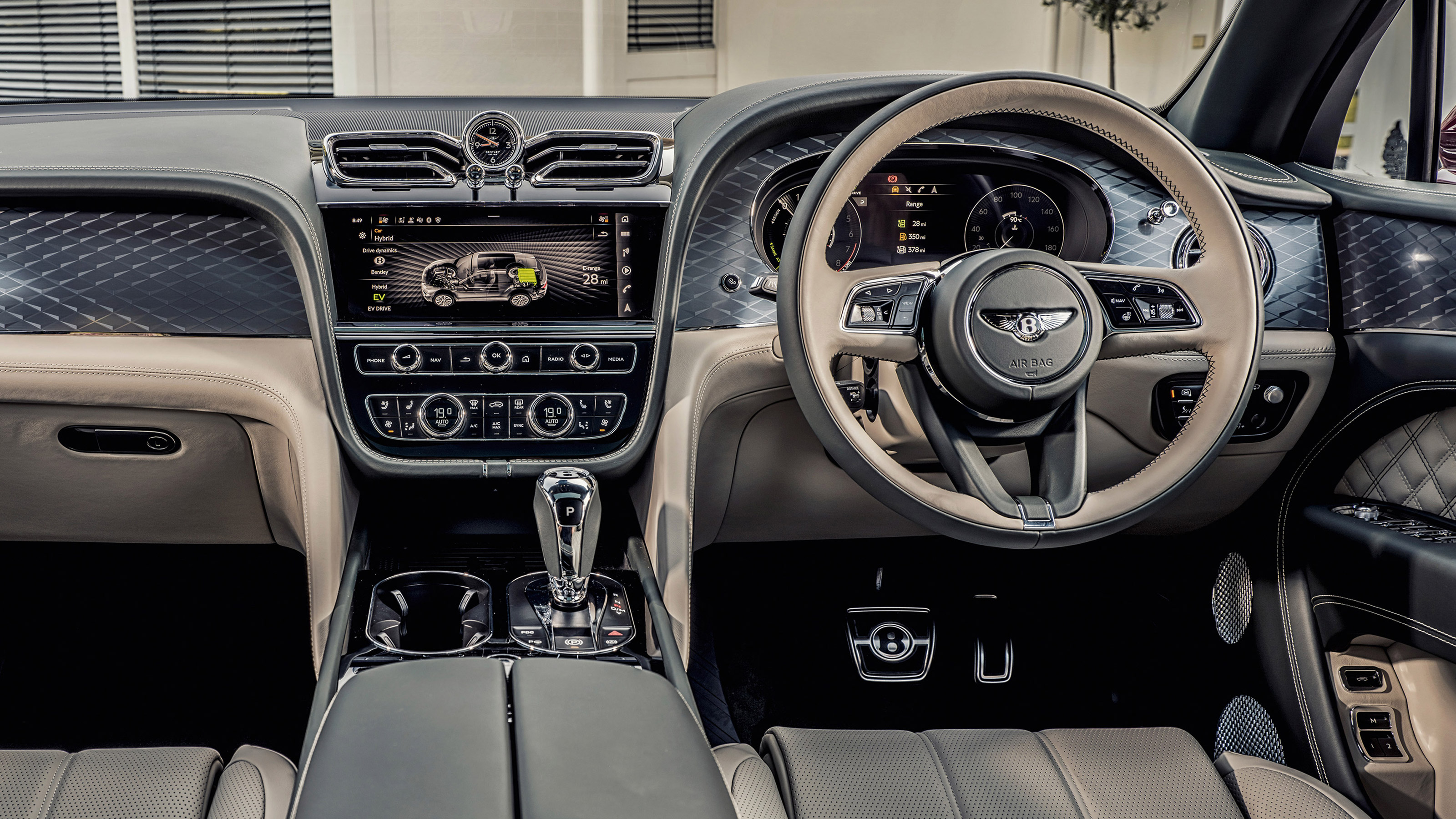 Bentley Bentayga Hybrid interior
