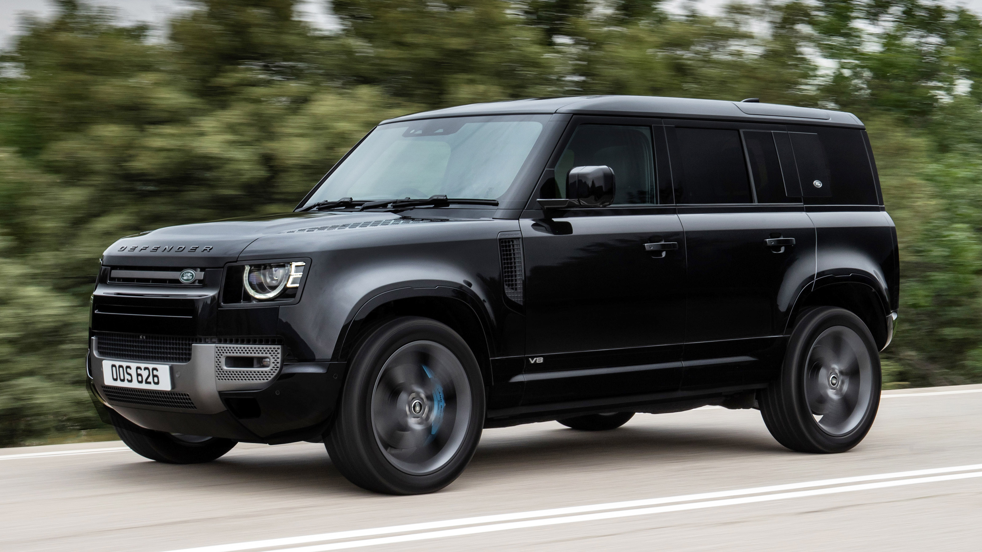 Land Rover Defender V8 SUV front 3/4 tracking
