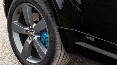 Land Rover Defender V8 SUV brakes