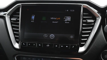 2021 Isuzu D-Max touchscreen