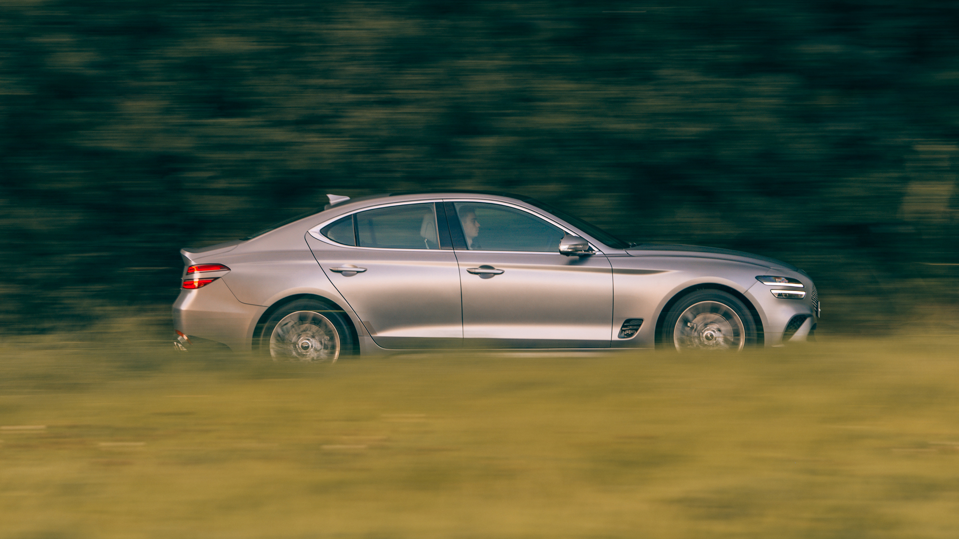Genesis G70 saloon side panning