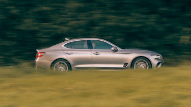 Genesis G70 saloon side panning