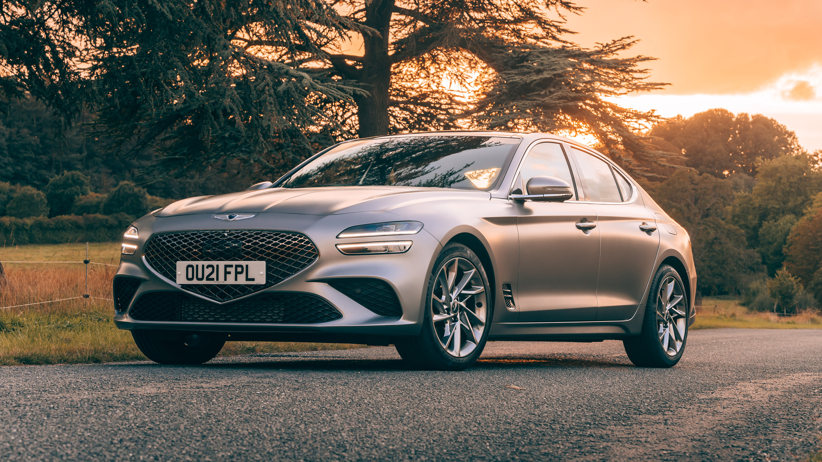 Genesis G70 saloon front 3/4 static