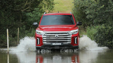 SsangYong Musso facelift driving through water