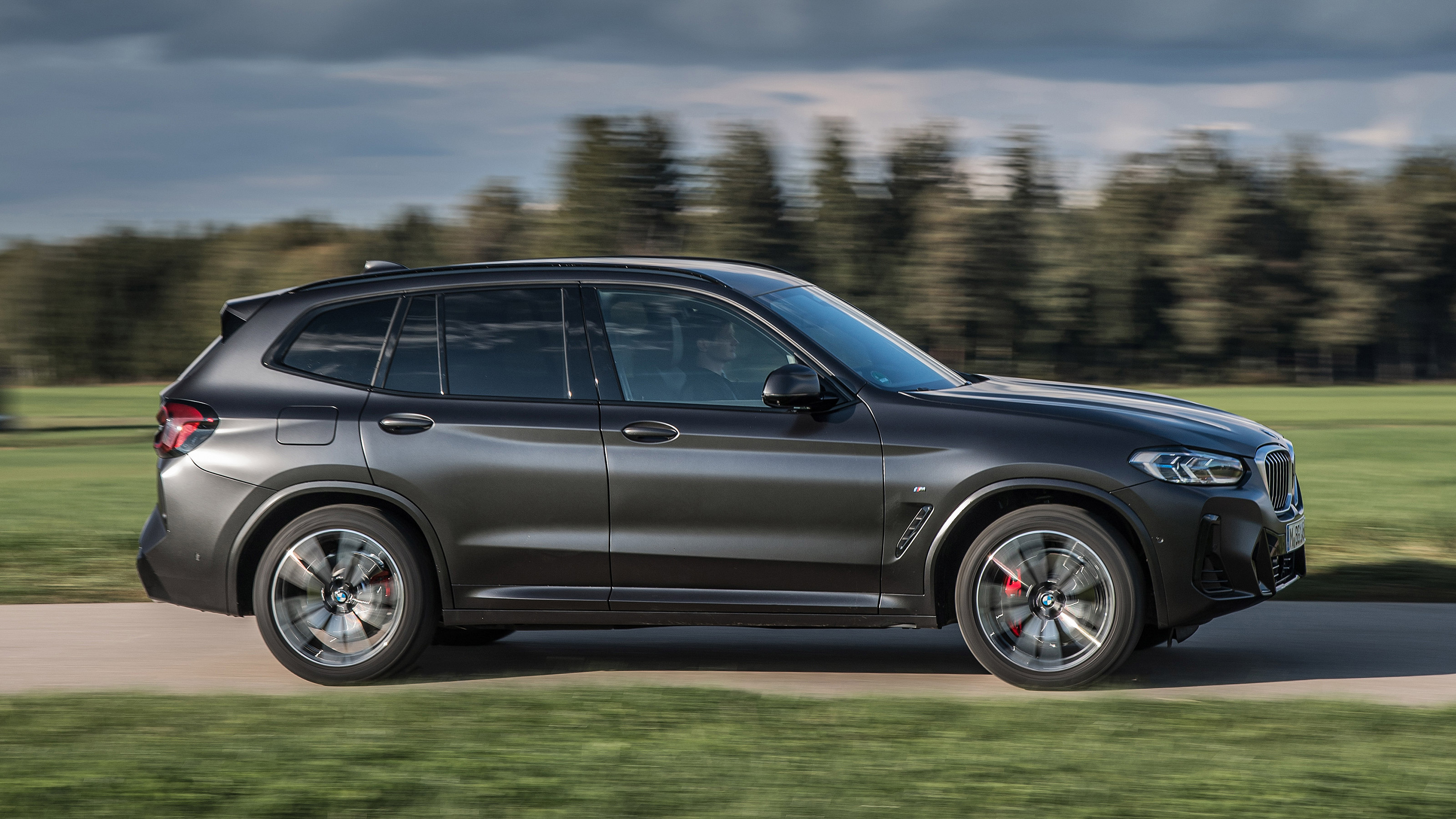 BMW X3 SUV side panning