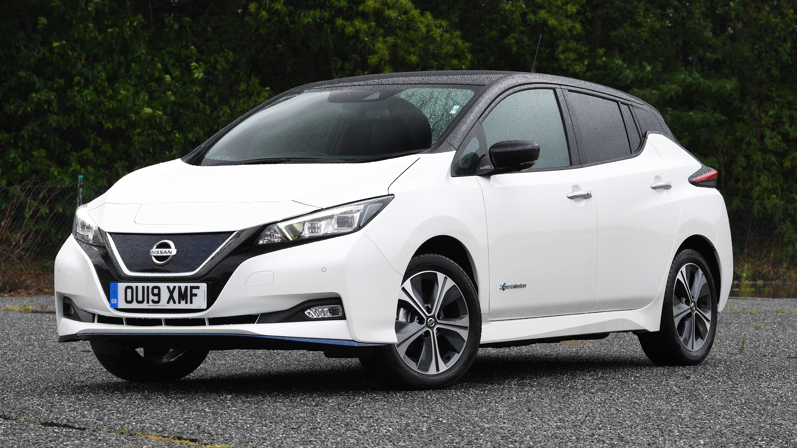 Nissan Leaf - front static