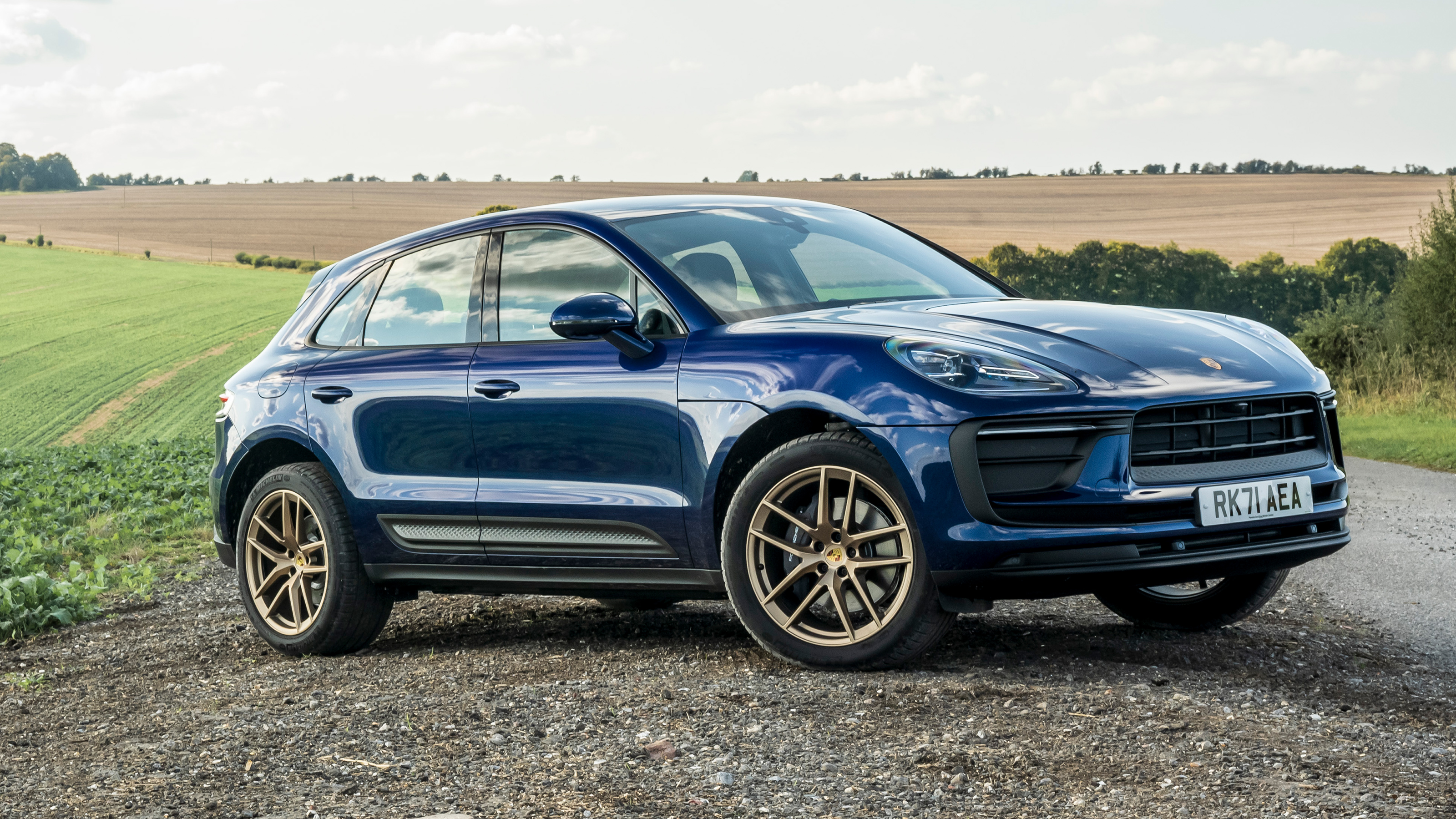 Porsche Macan side