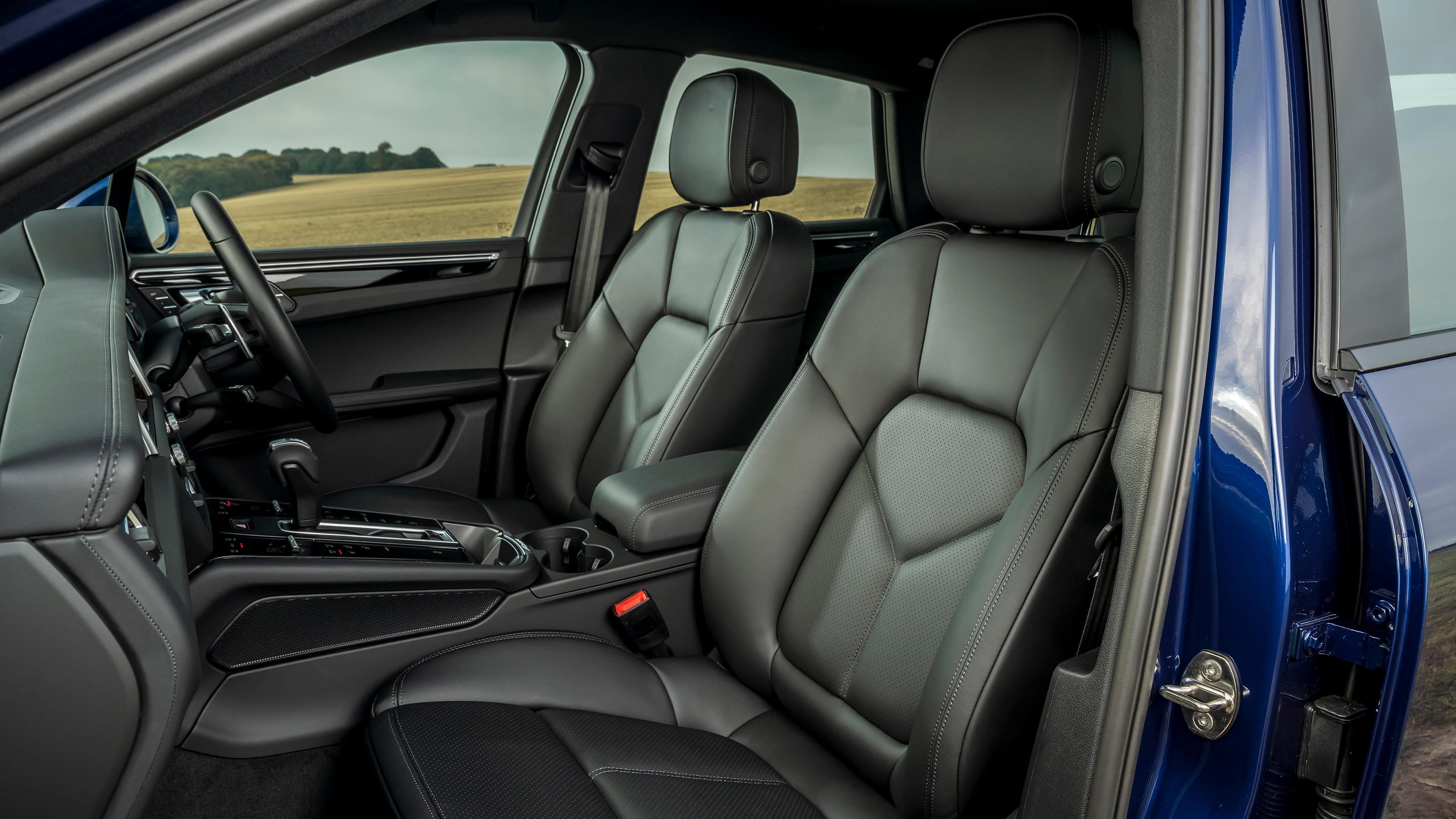 Porsche Macan front seat