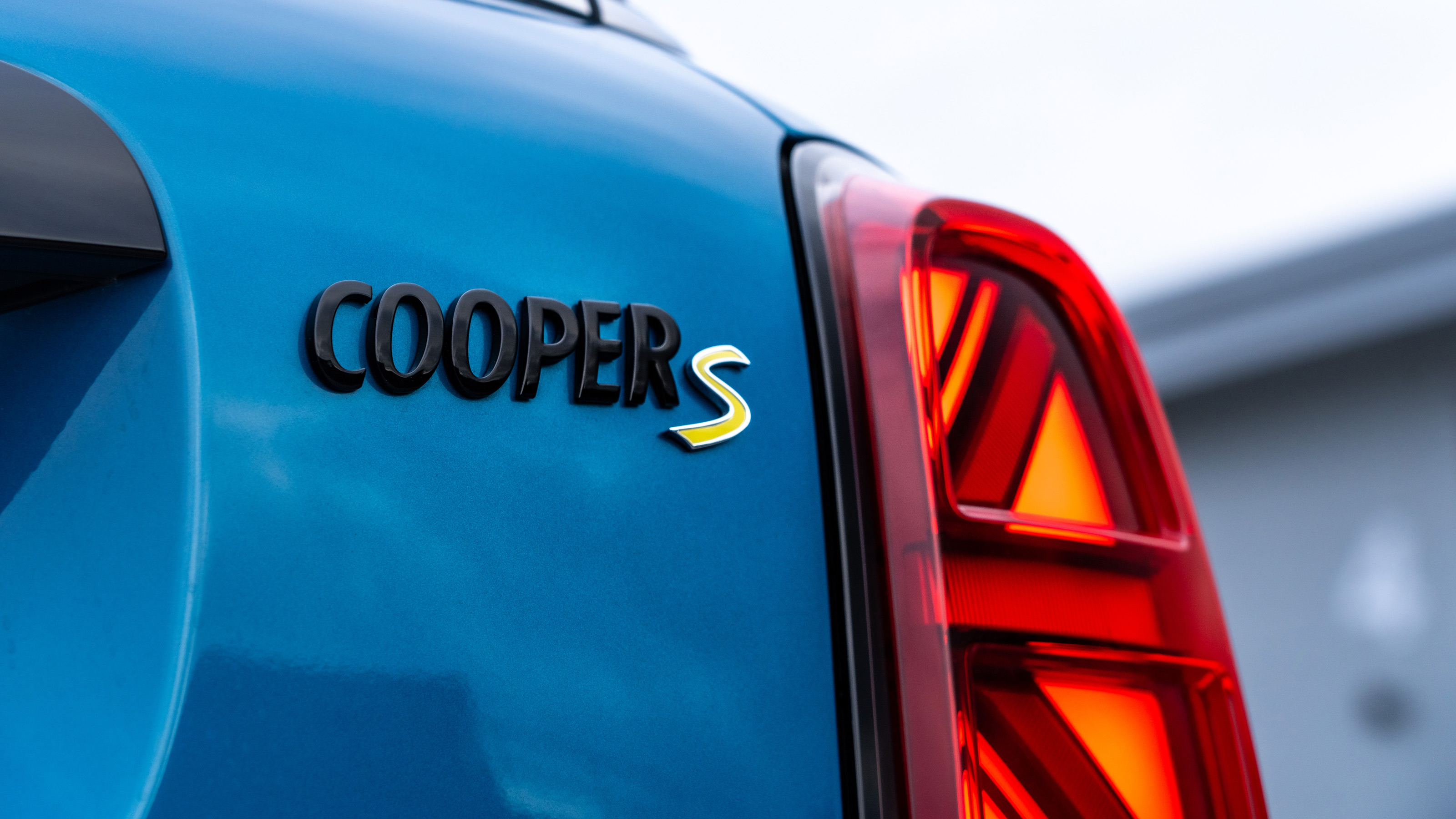 MINI Countryman PHEV badges