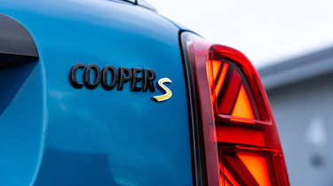 MINI Countryman PHEV badges