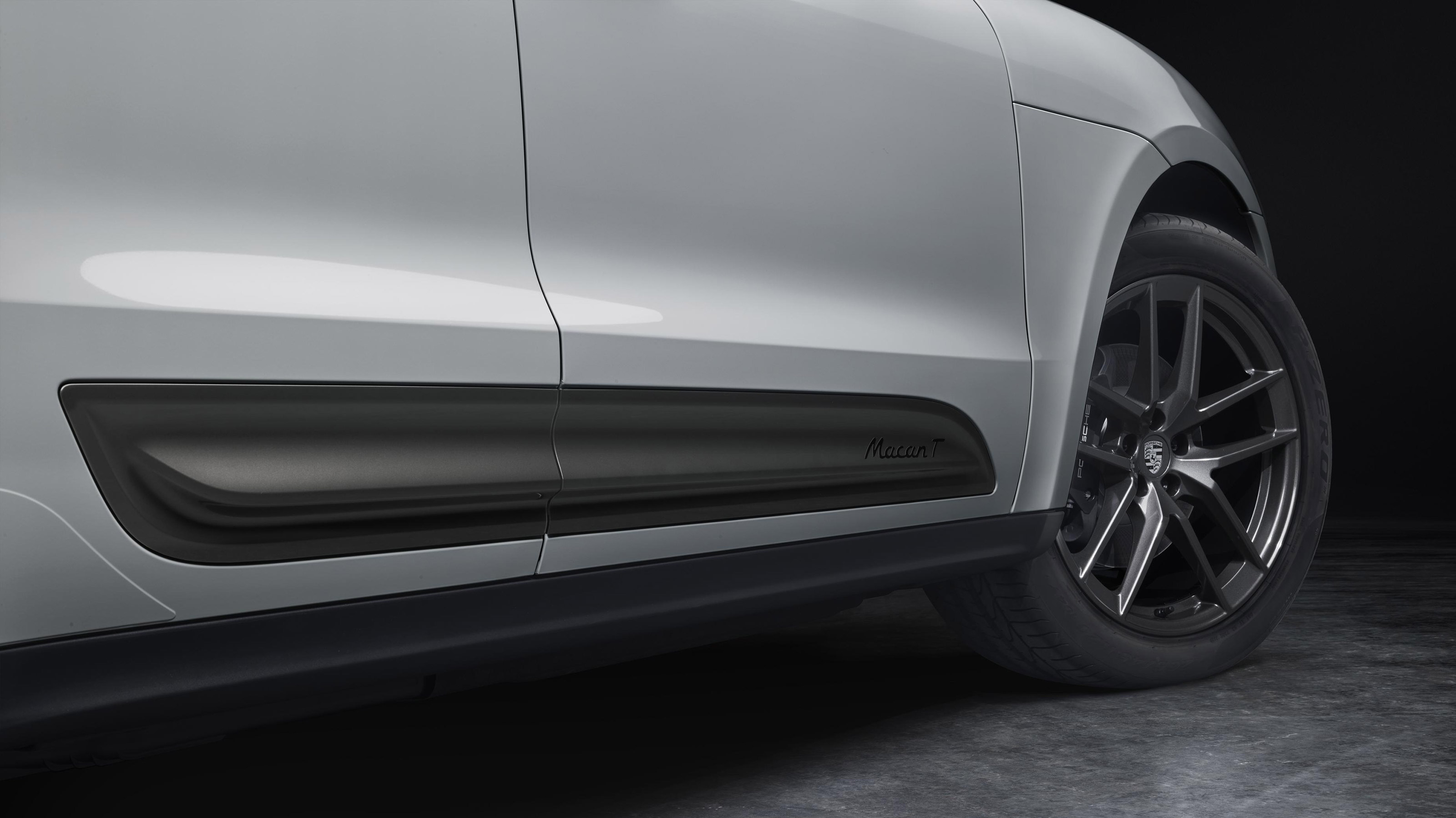 Porsche Macan T side skirt