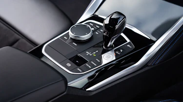 2022 BMW 2 Series Coupe gearlever