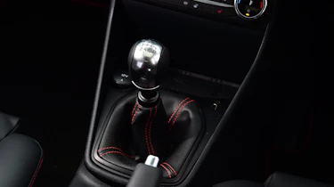 Facelifted Ford Fiesta gearlever