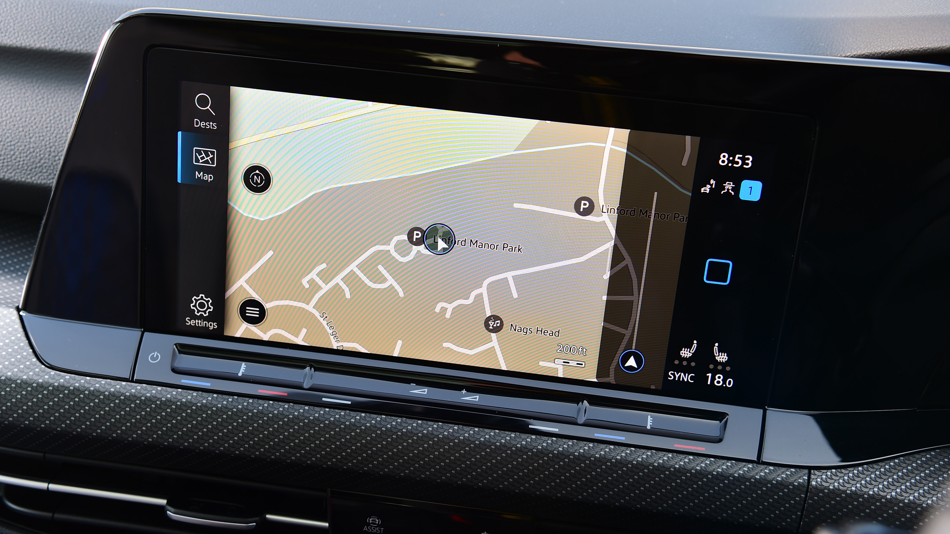 2022 Volkswagen Golf R estate screen