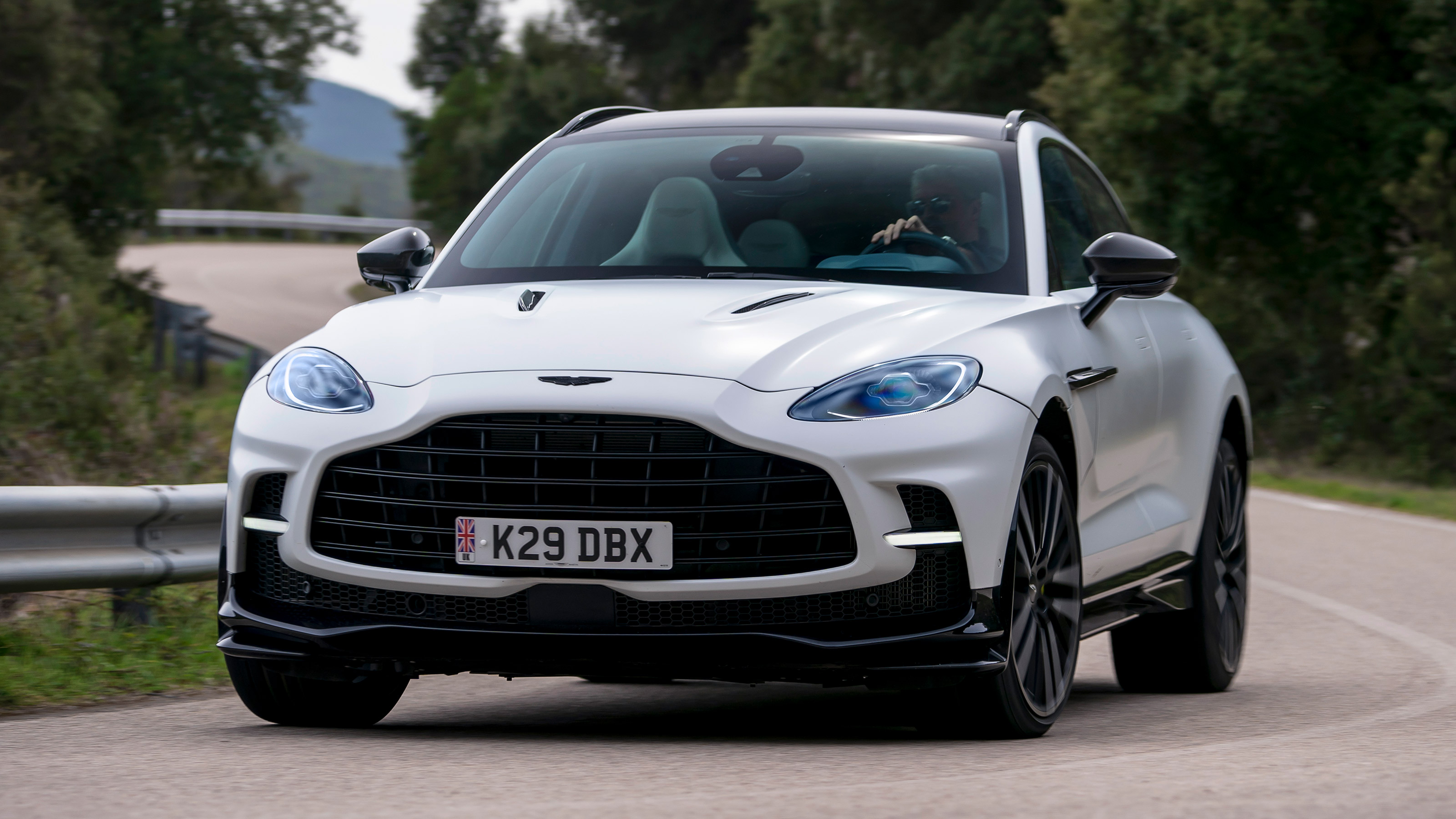 Aston Martin DBX707