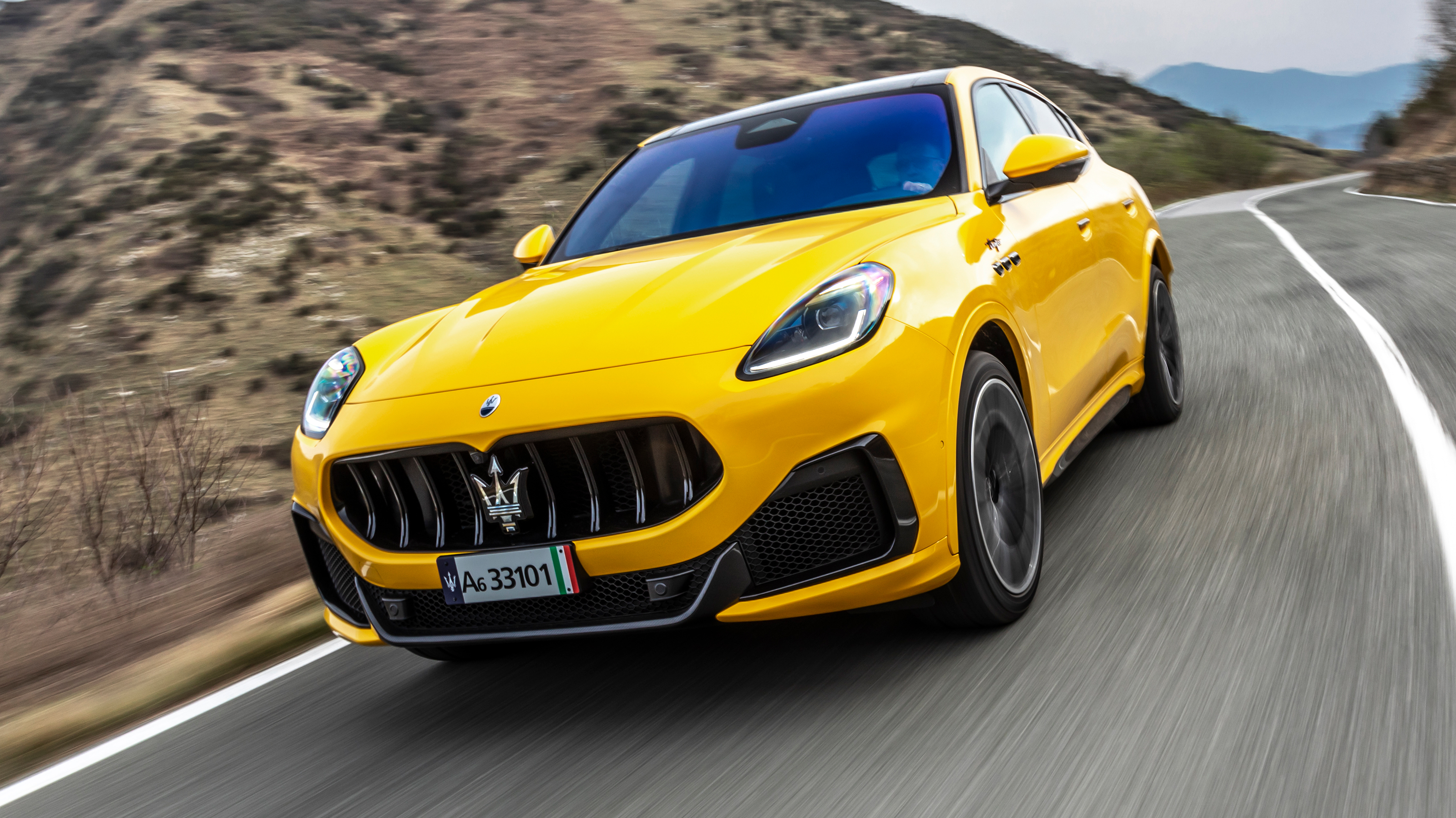 Maserati Grecale Trofeo driving