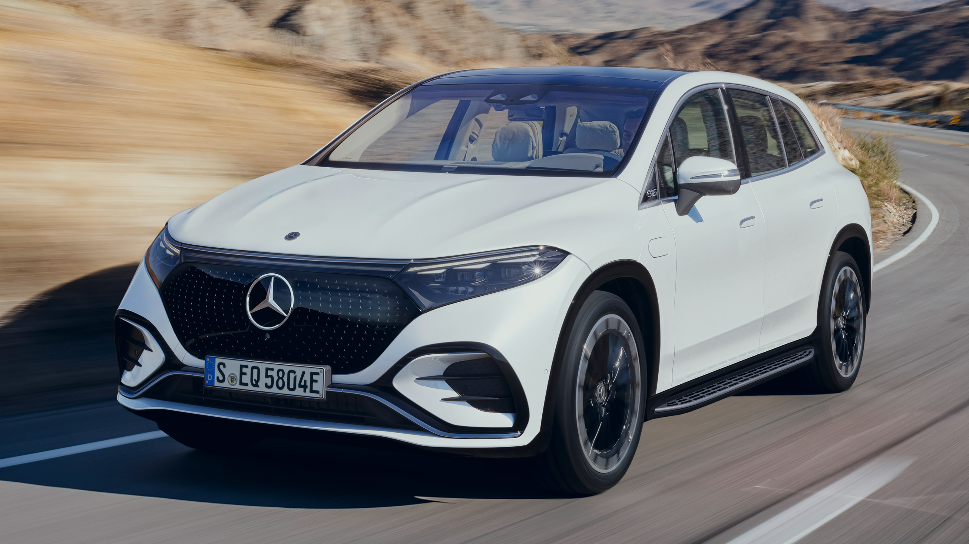Mercedes EQS SUV cornering