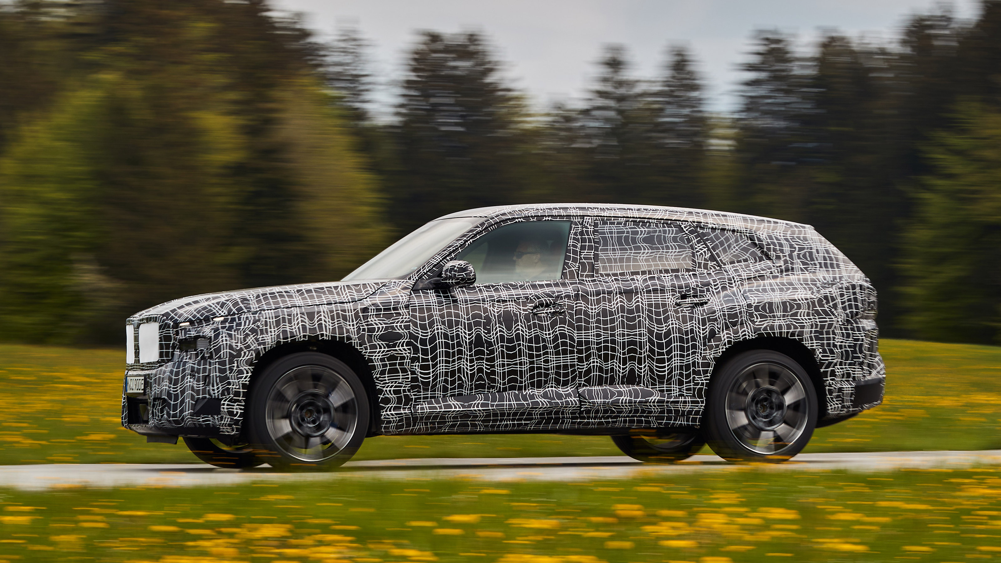 BMW XM prototype side