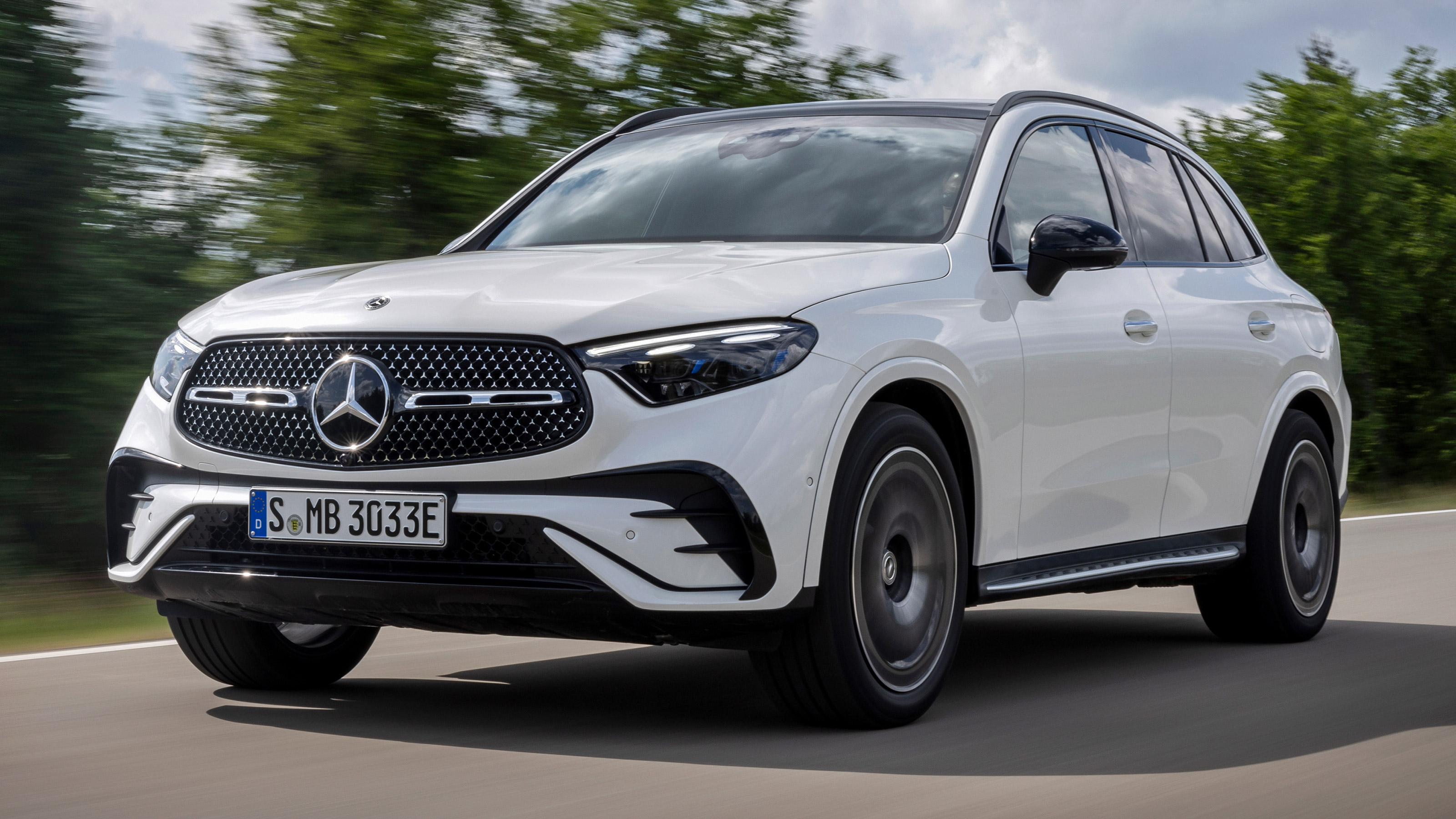 2022 Mercedes GLC front near side corner