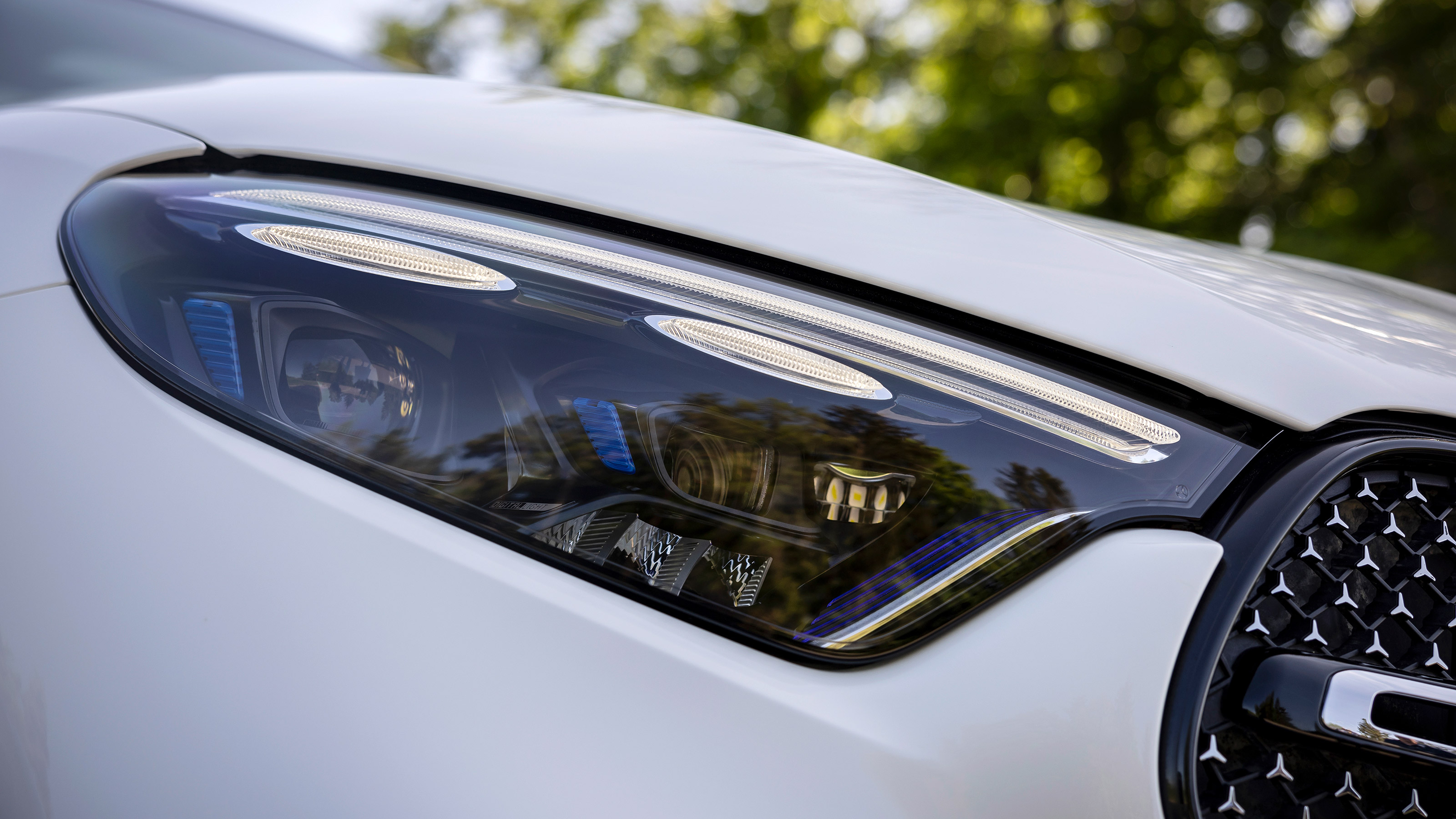 2022 Mercedes GLC headlight