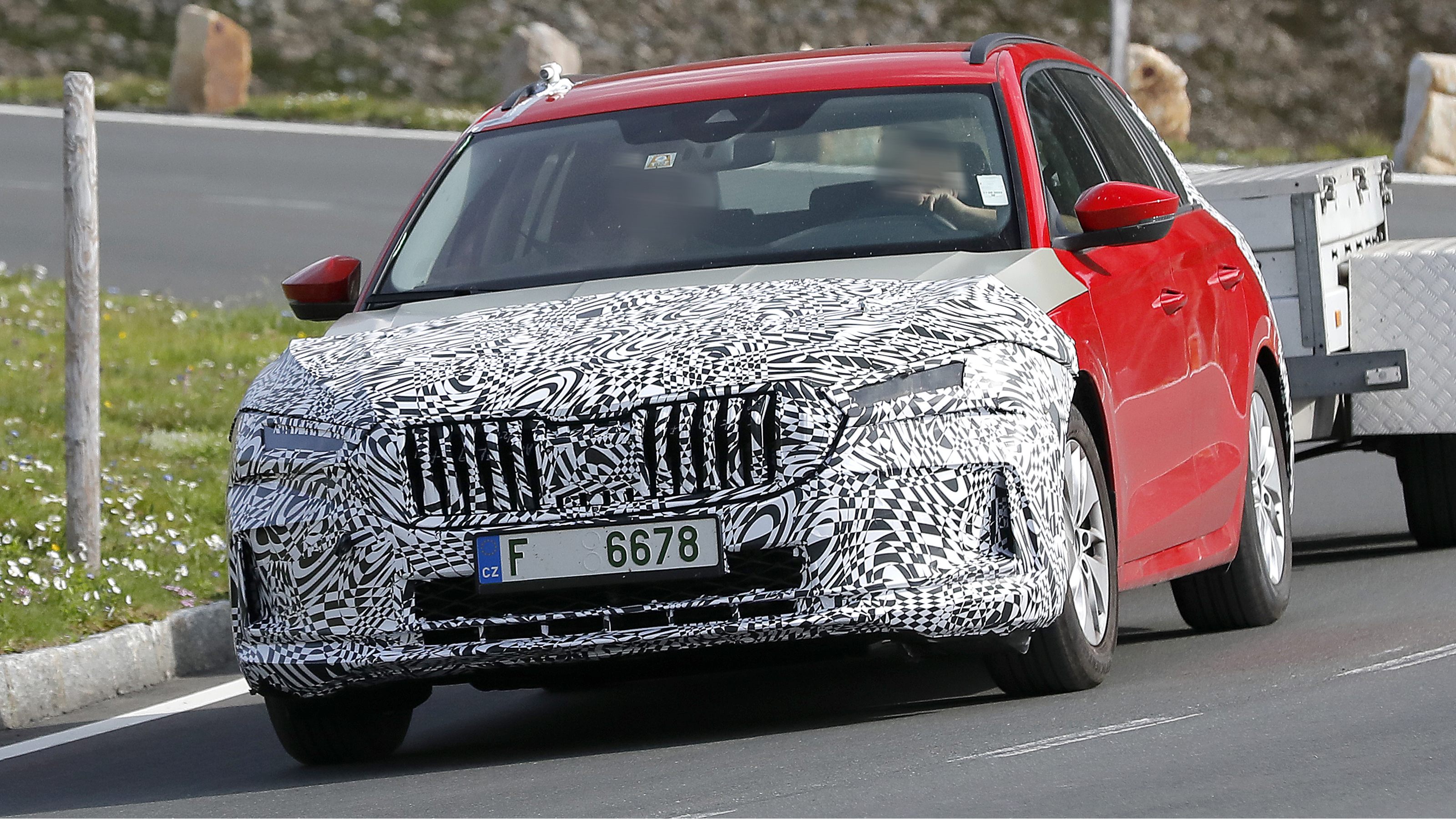 Skoda Octavia facelift front spy shot