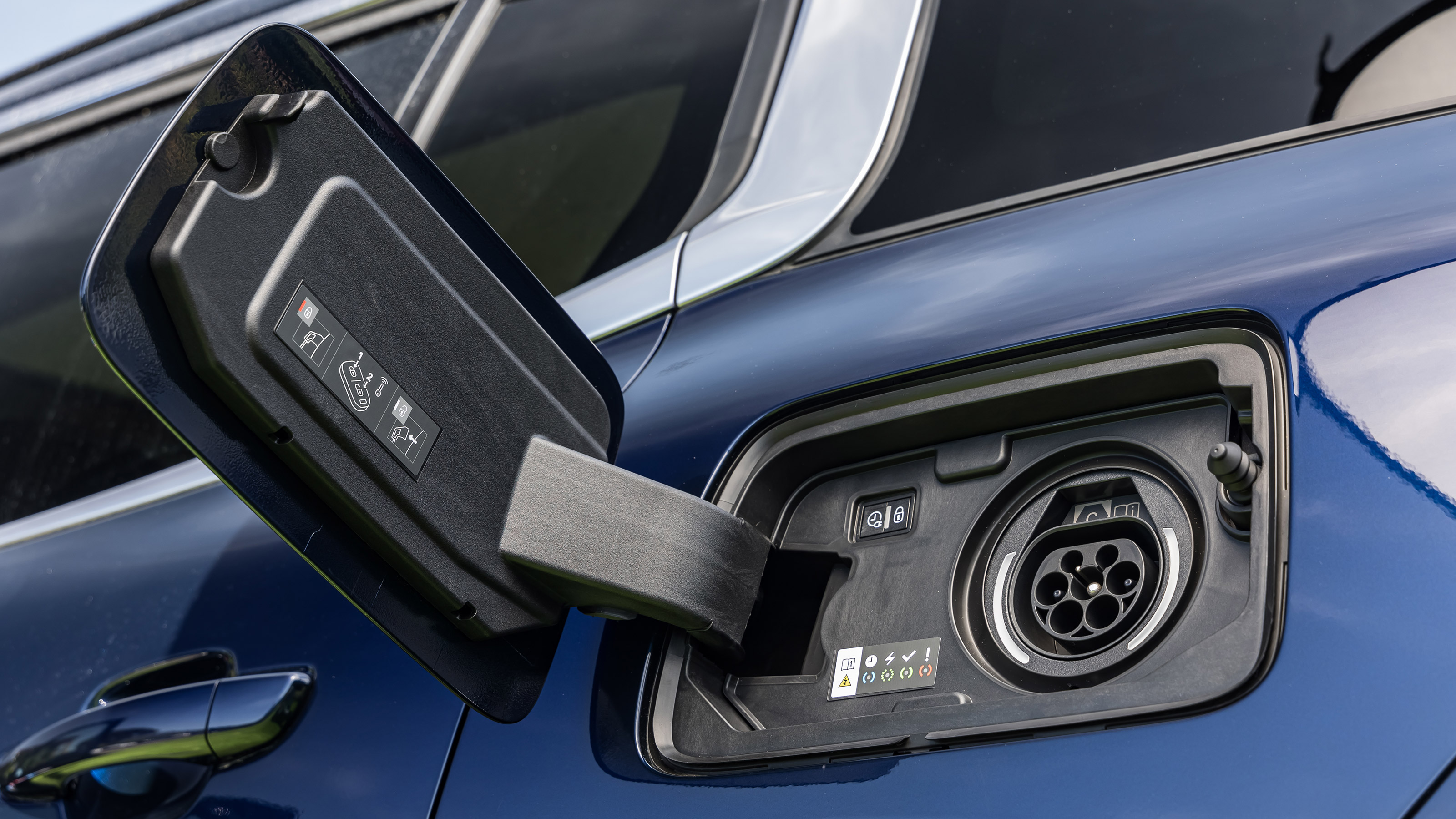Citroen C5 Aircross PHEV charging flap