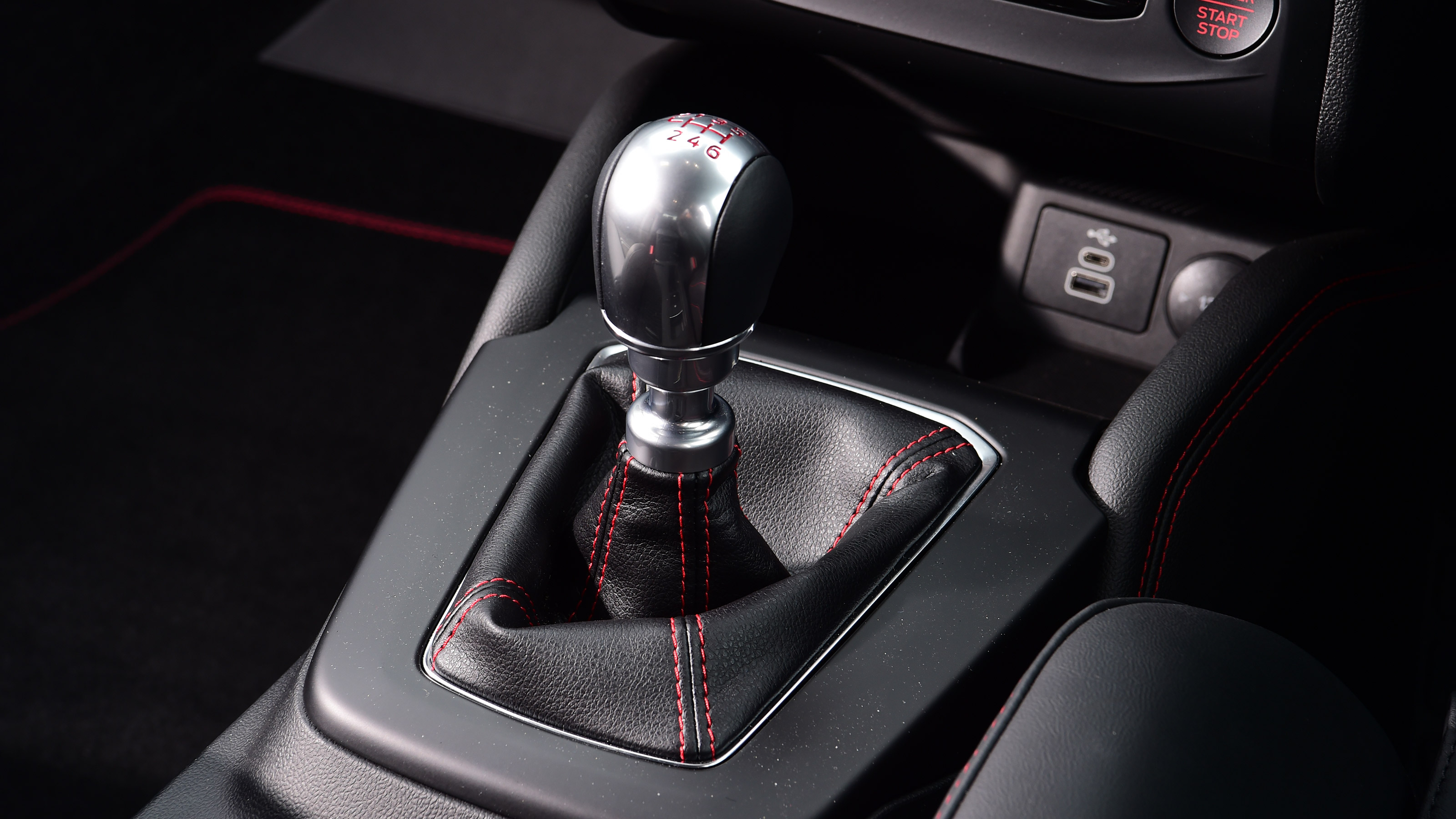 Ford Focus ST facelift gearlever