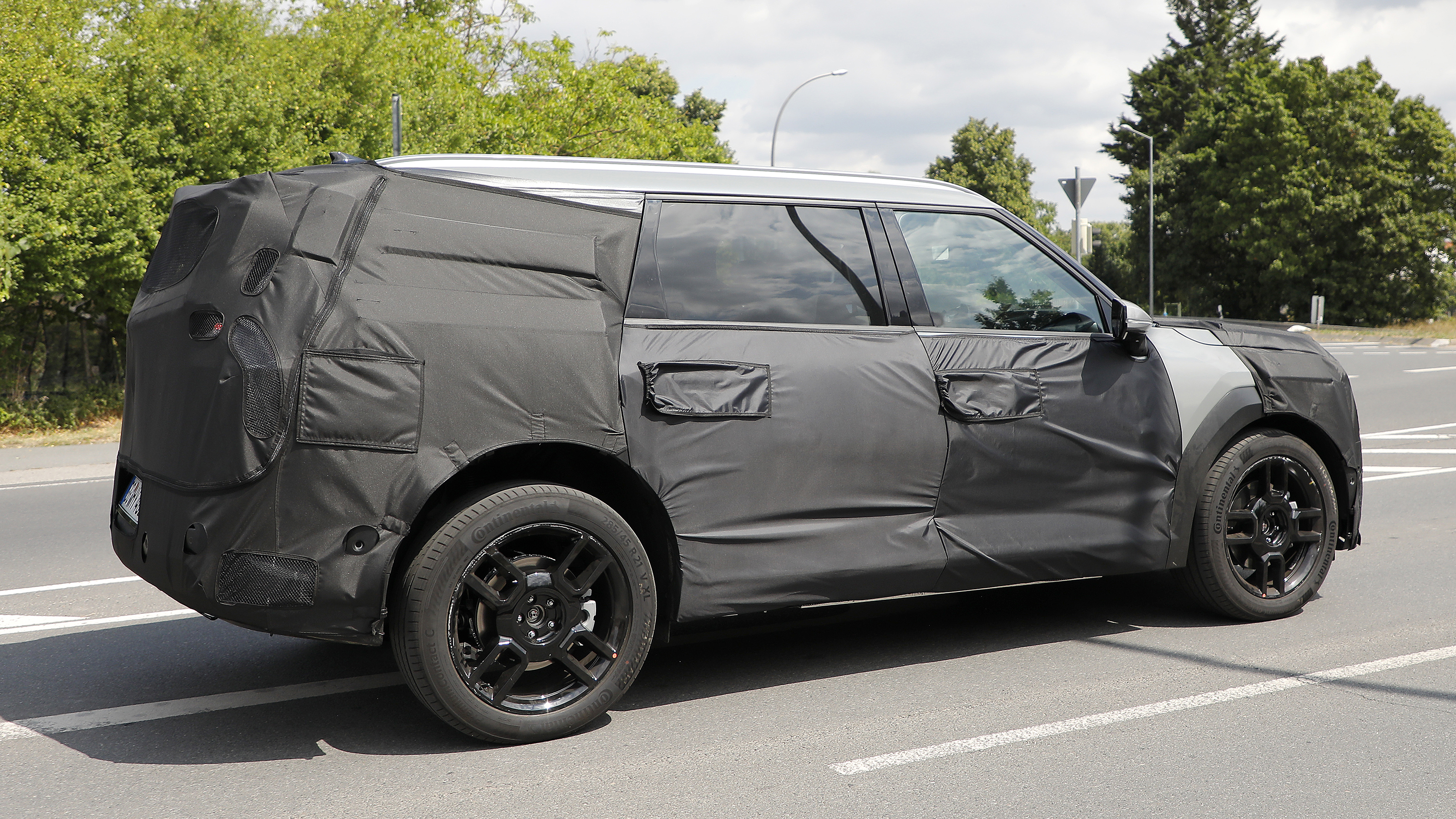 Kia EV9 spy shot driver side rear