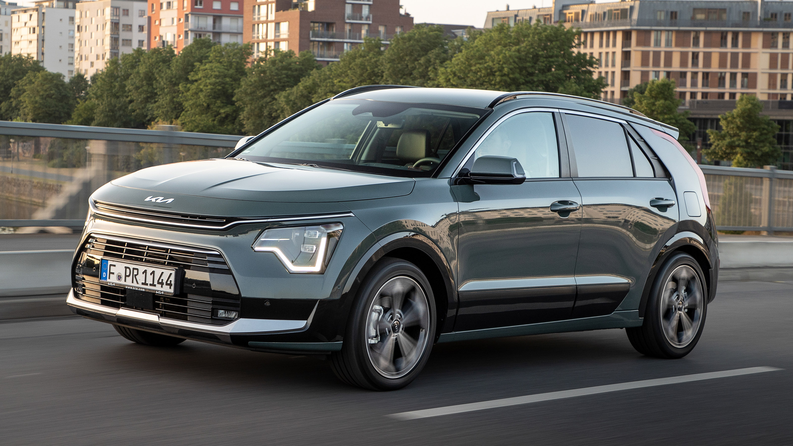 Kia Niro SUV hybrid side driving