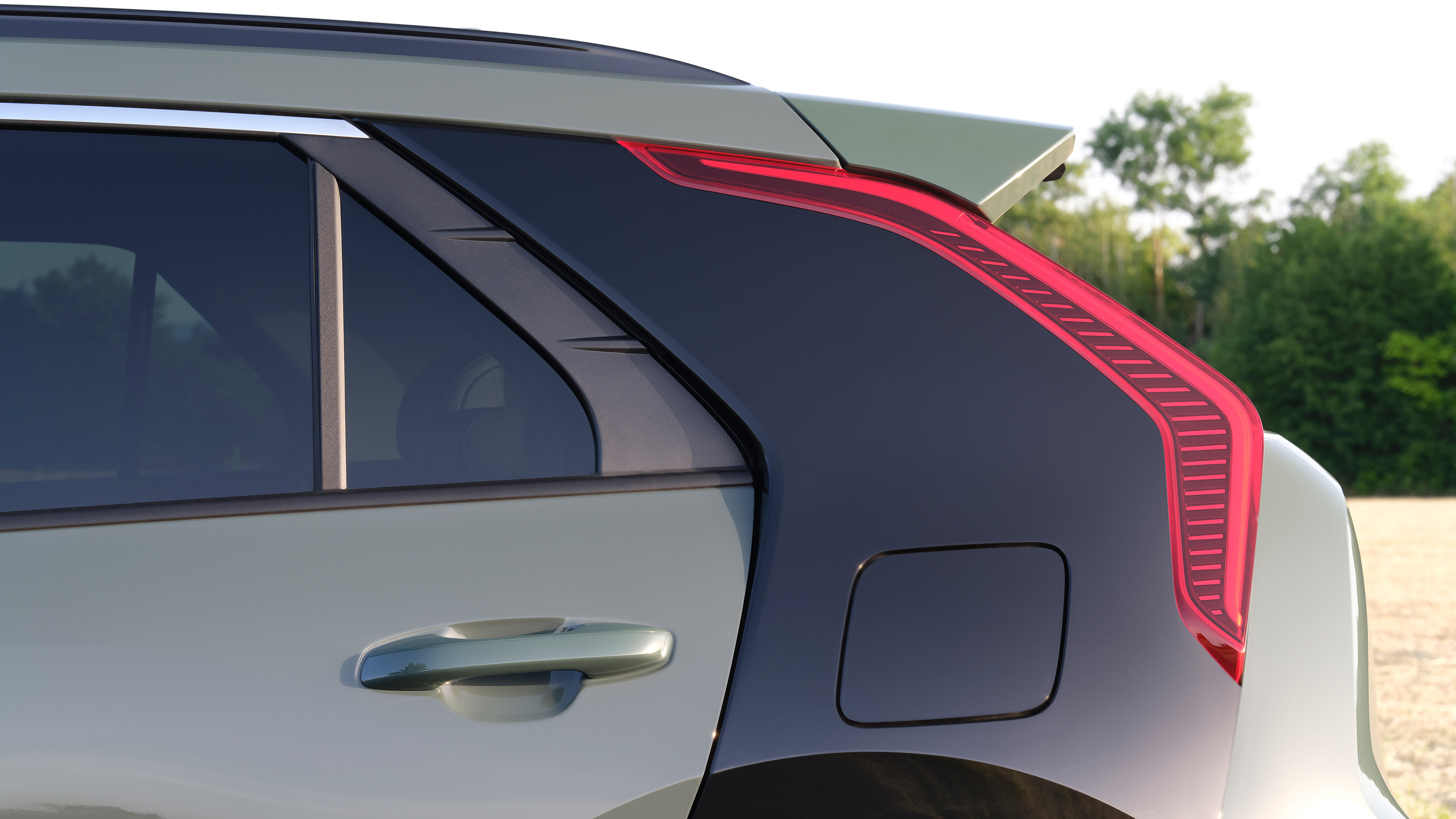 Kia Niro SUV hybrid c-pillar