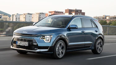 Kia Niro SUV plug-in hybrid side driving