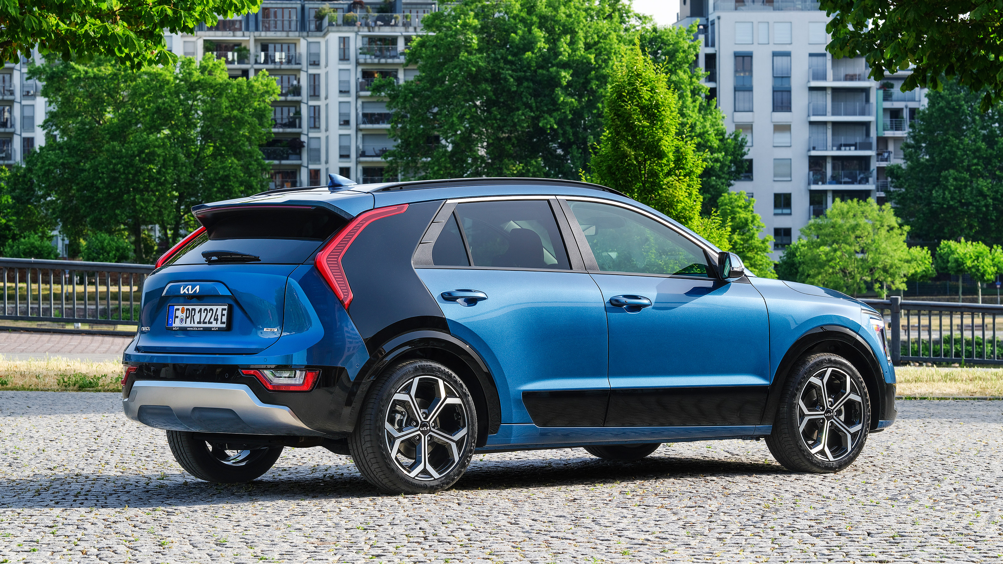 Kia Niro SUV plug-in hybrid rear 3/4 static