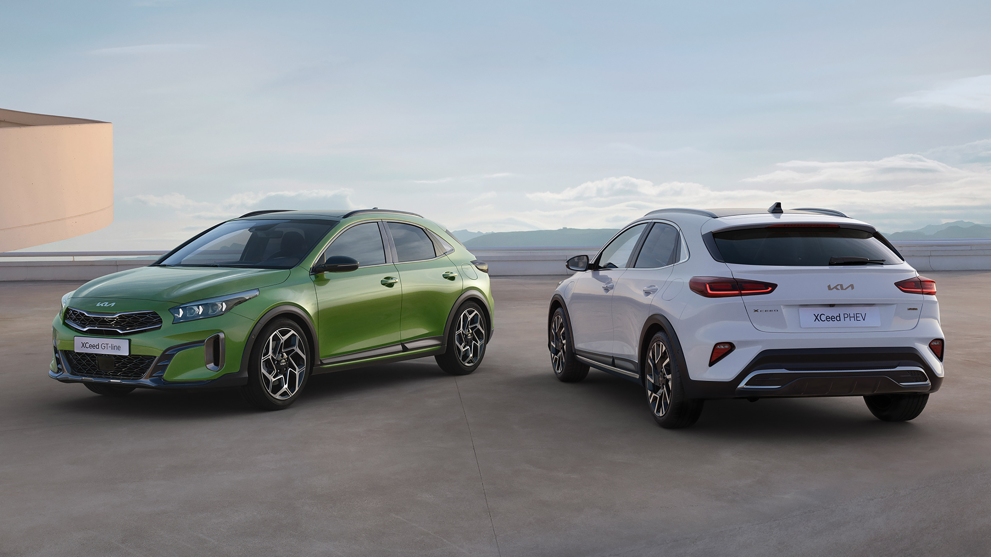 2022 Facelift Kia XCeed front and rear
