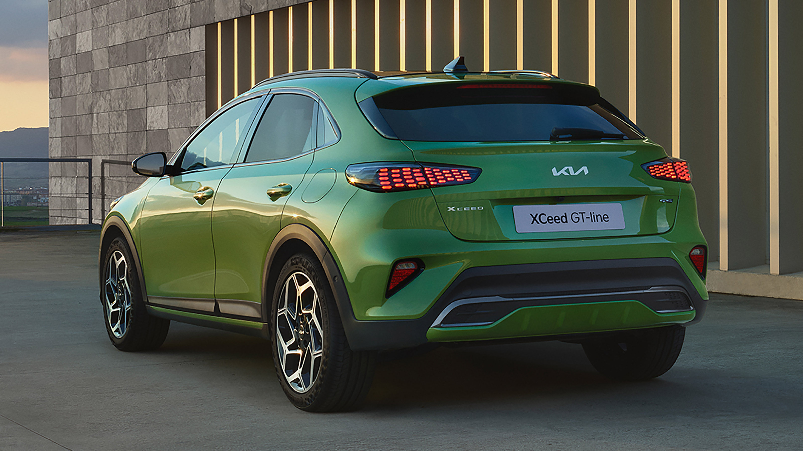 2022 Facelift Kia XCeed rear passenger side