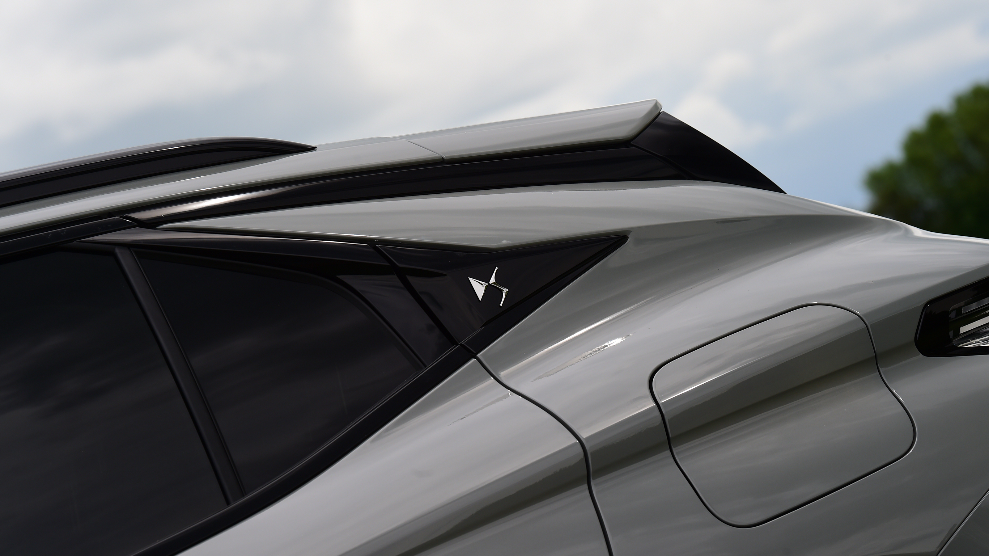 DS 4 hatchback UK door pillars