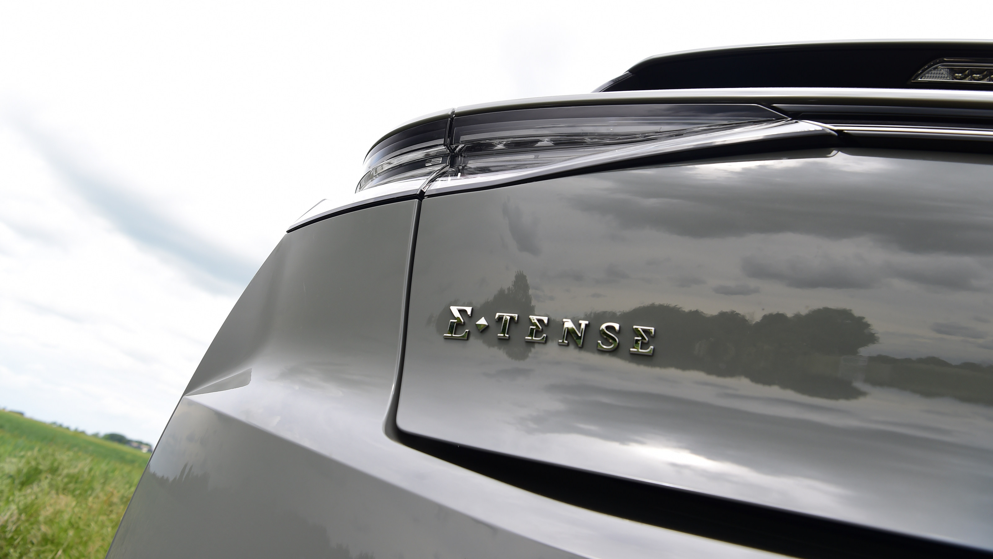 DS 4 hatchback UK rear badge