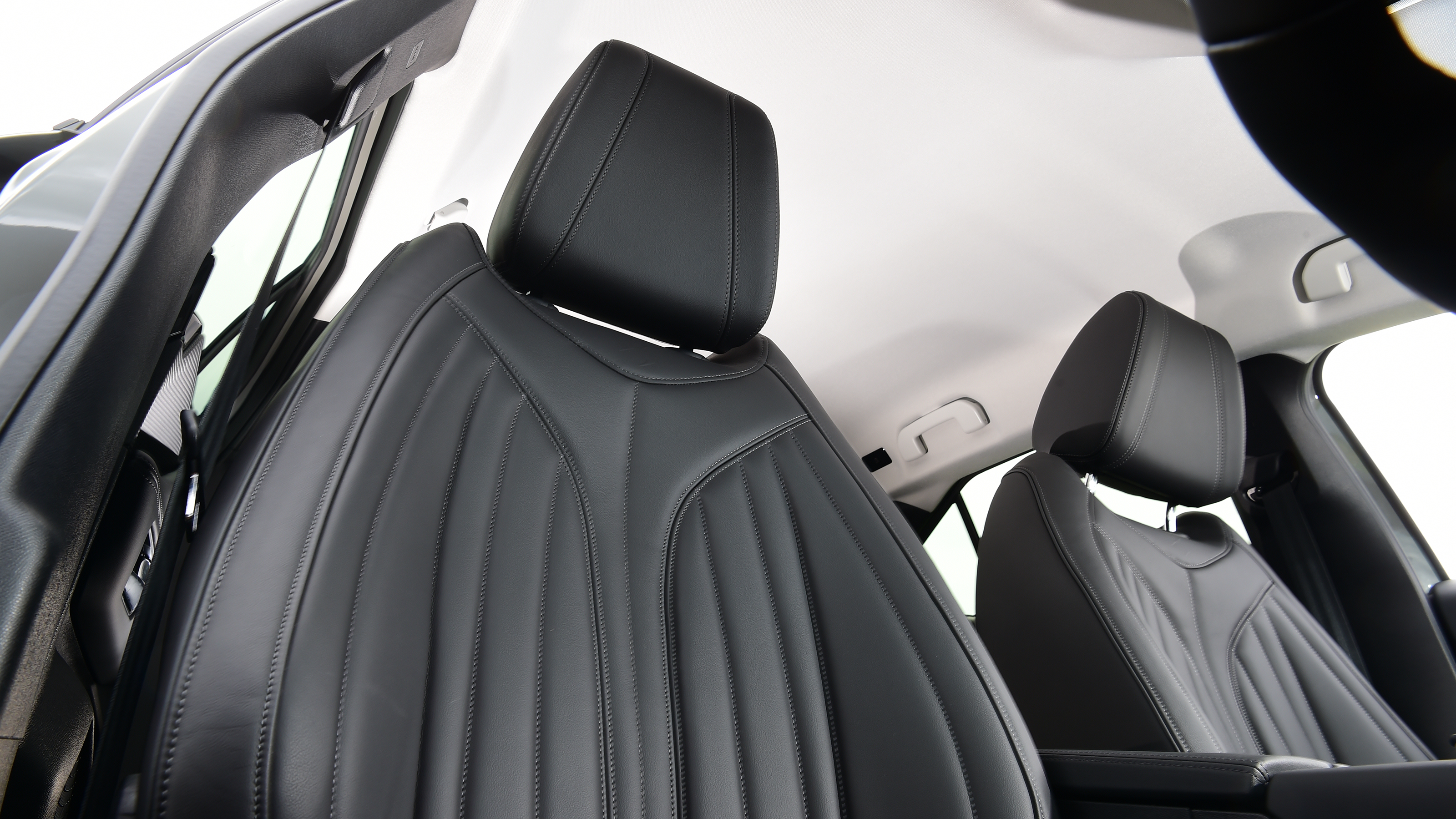 DS 4 hatchback UK front seats