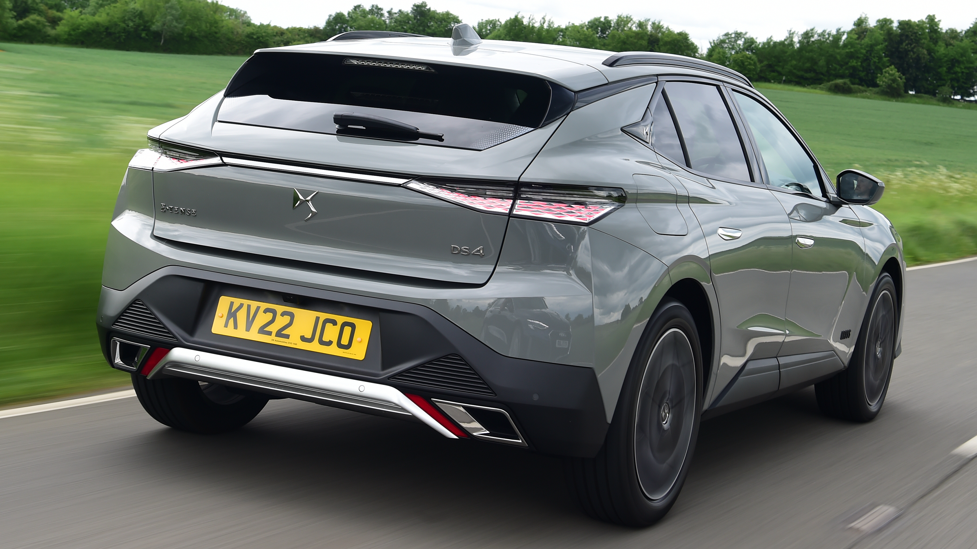 DS 4 hatchback UK rear 3/4 tracking