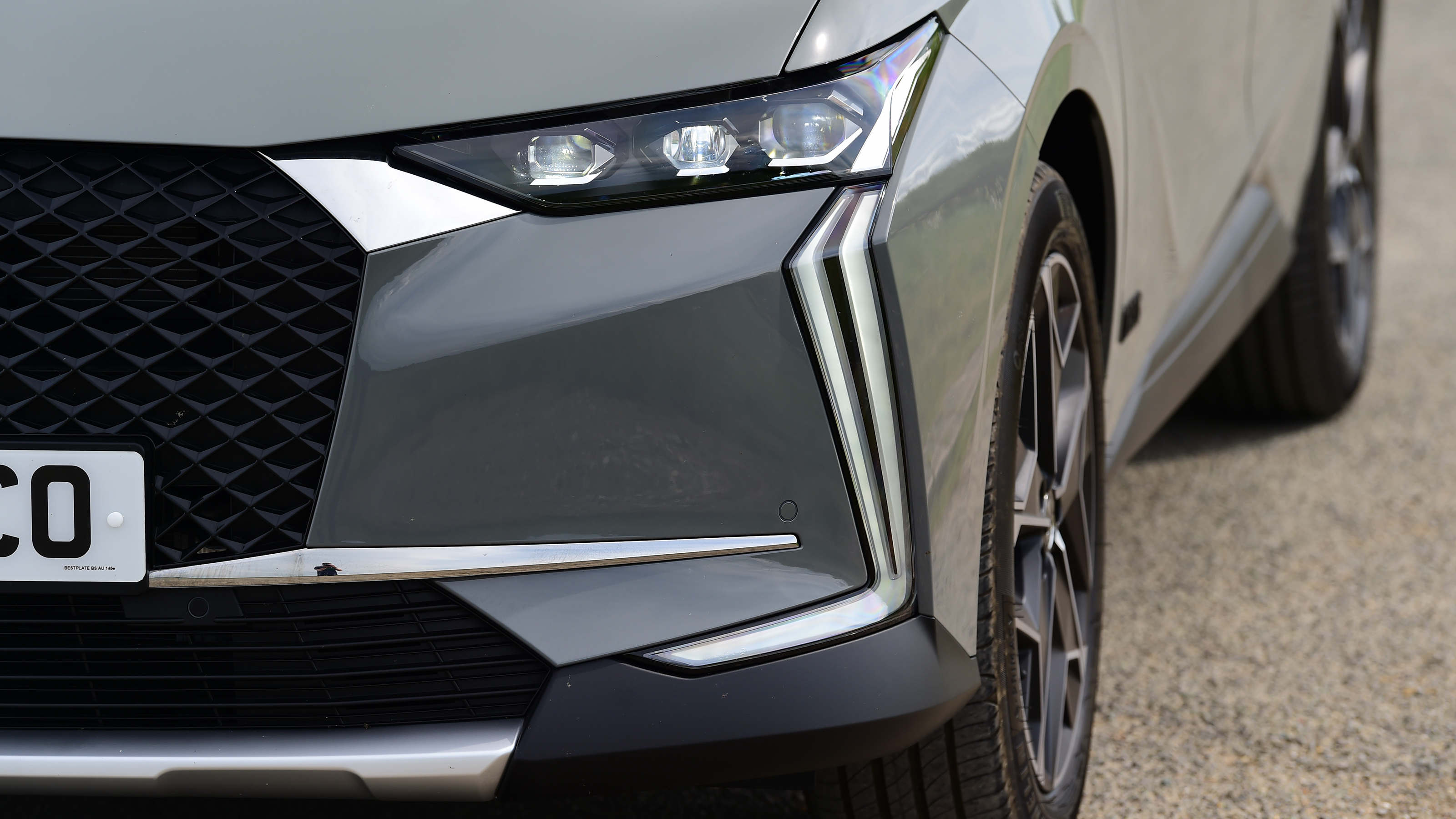 DS 4 hatchback UK headlights