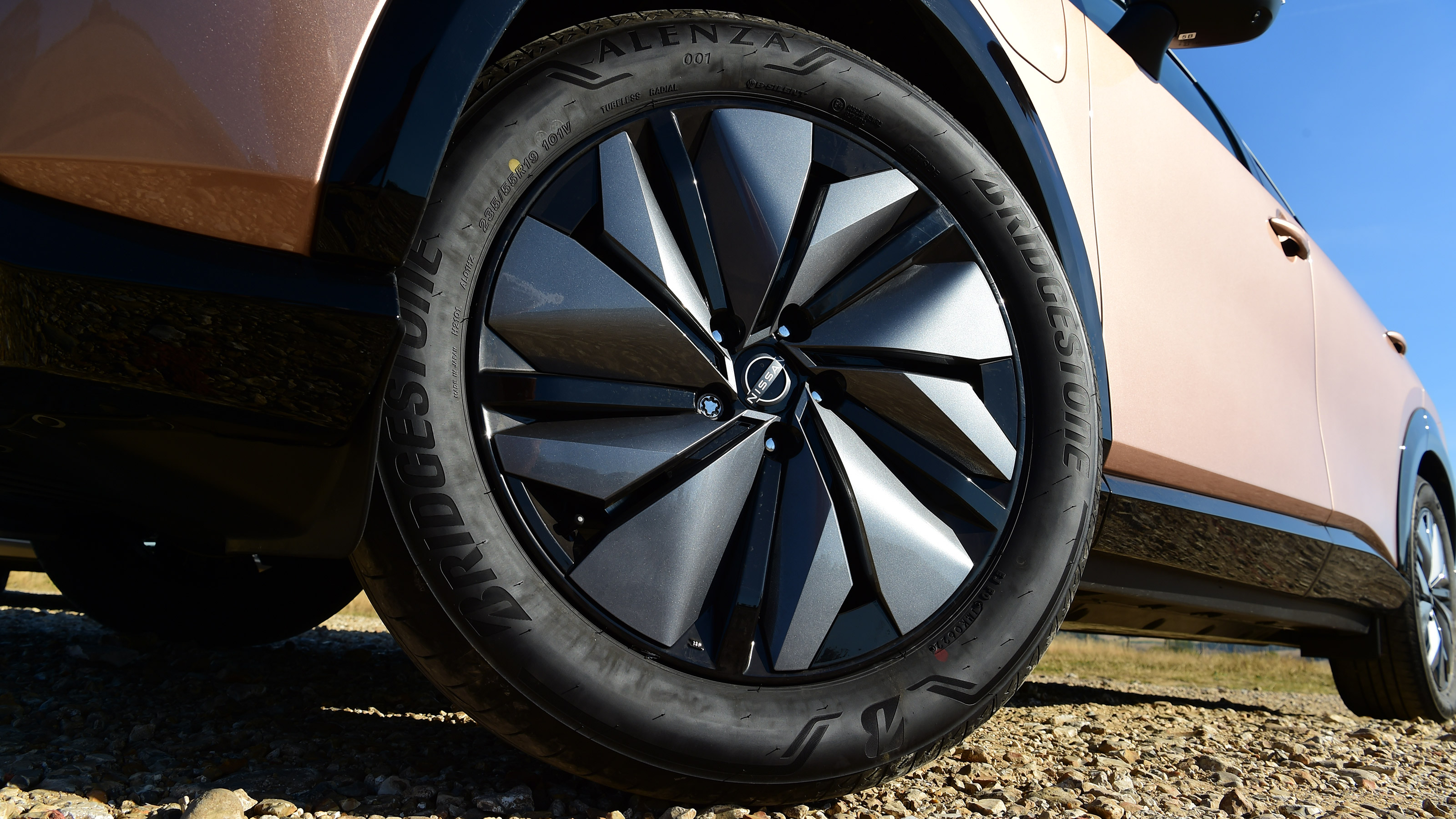 Nissan Ariya SUV alloy wheels
