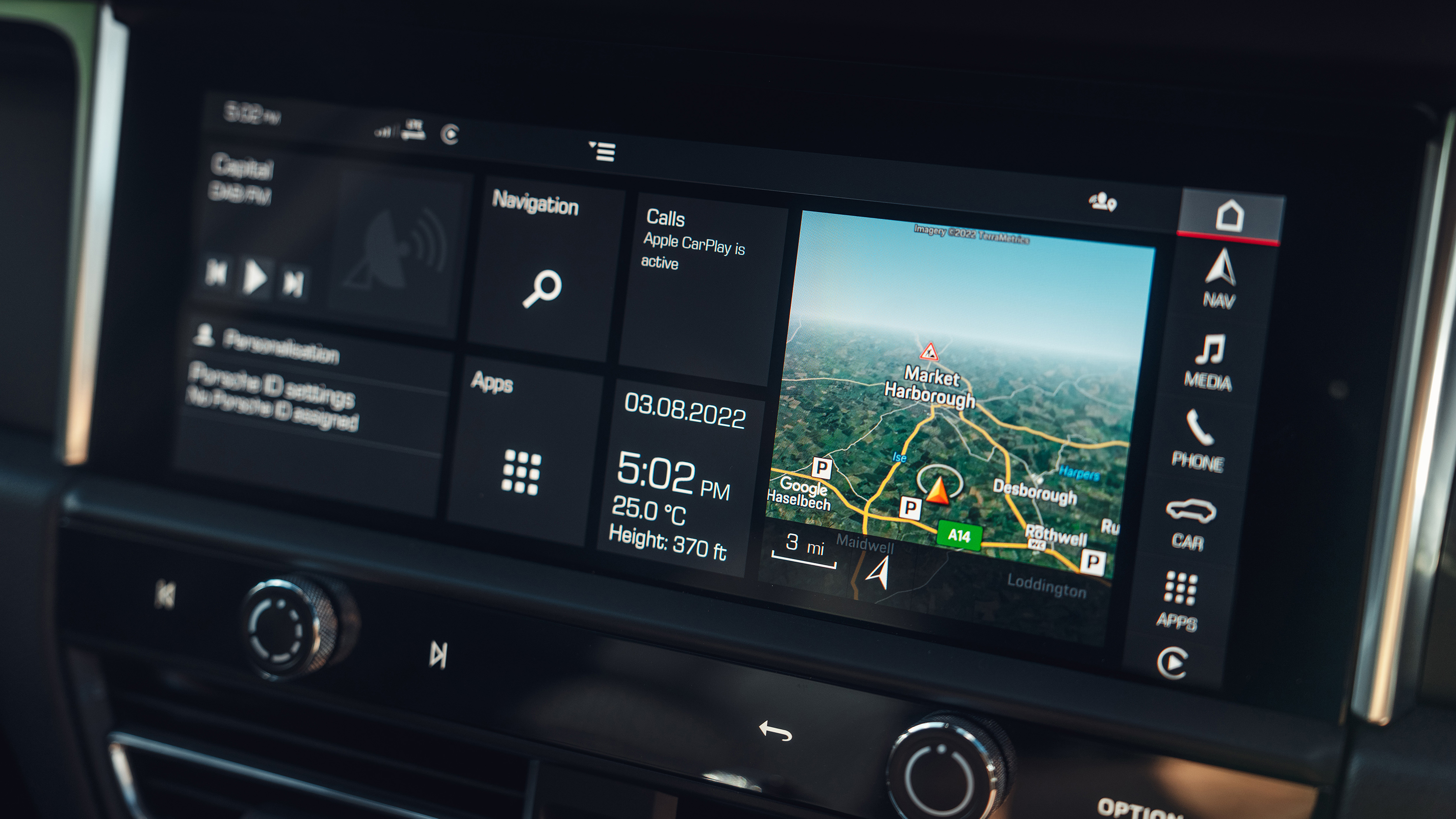 Porsche Macan SUV infotainment