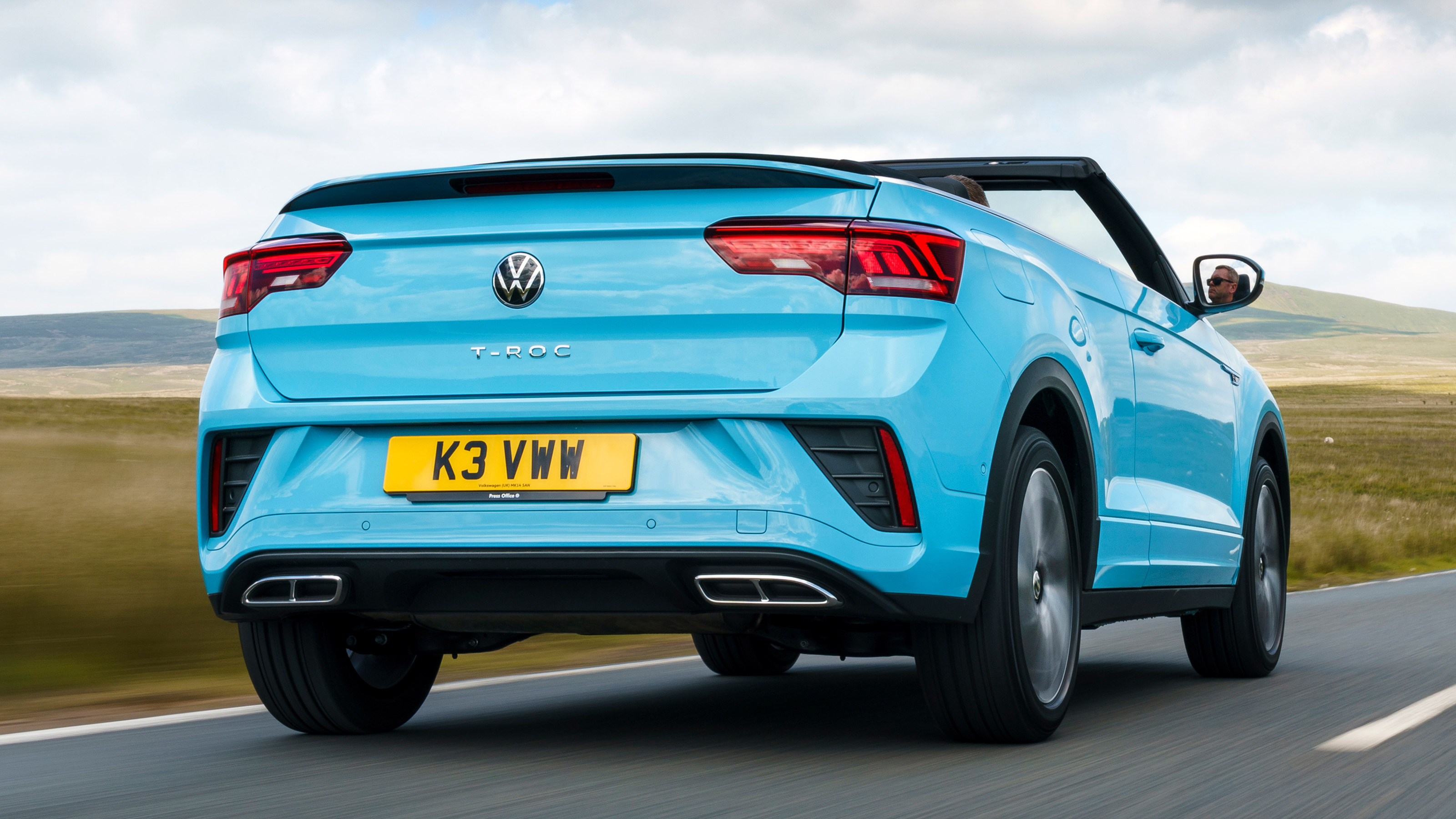 Volkswagen T-Roc Cabriolet rear tracking