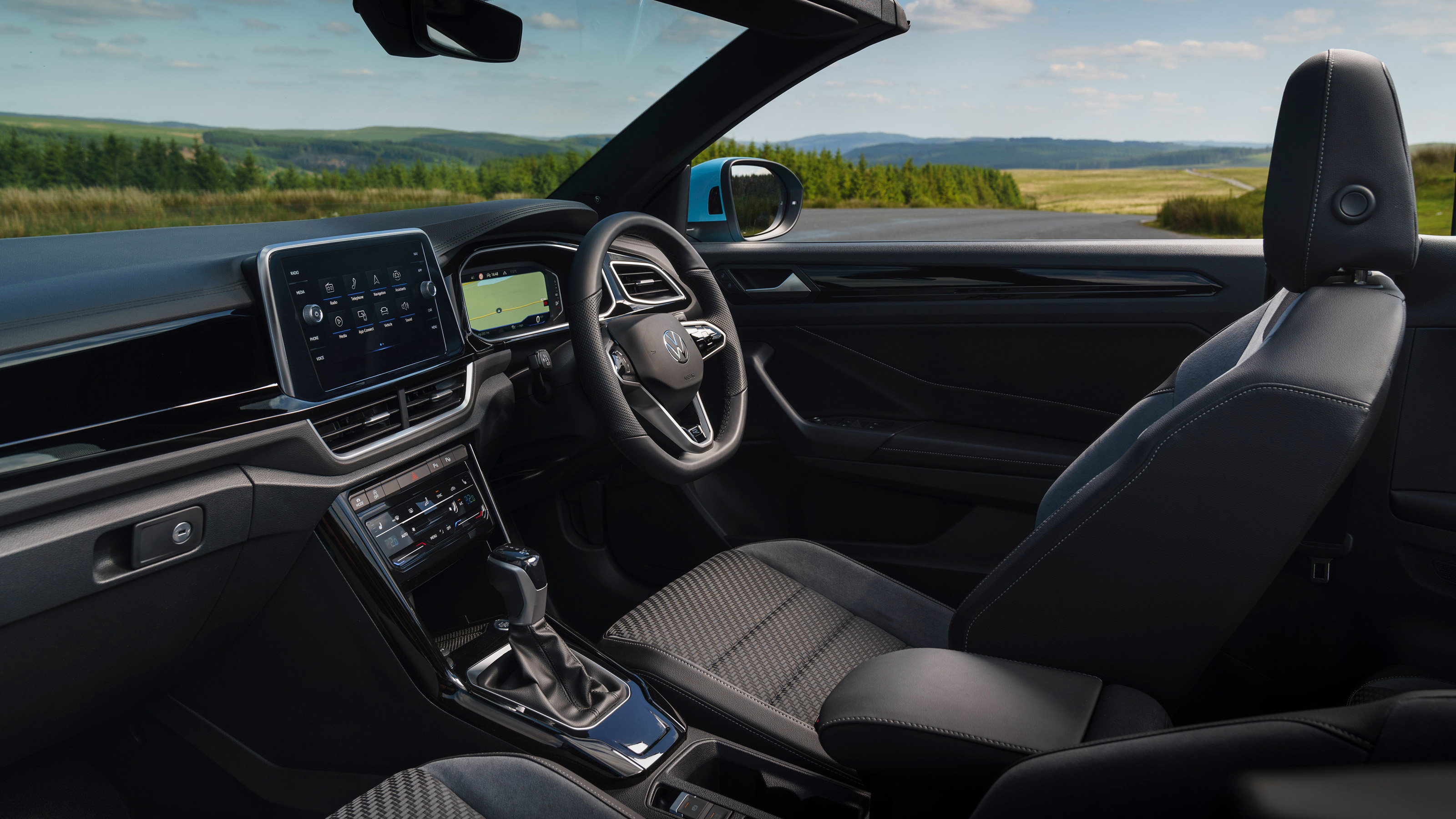 Volkswagen T-Roc Cabriolet interior