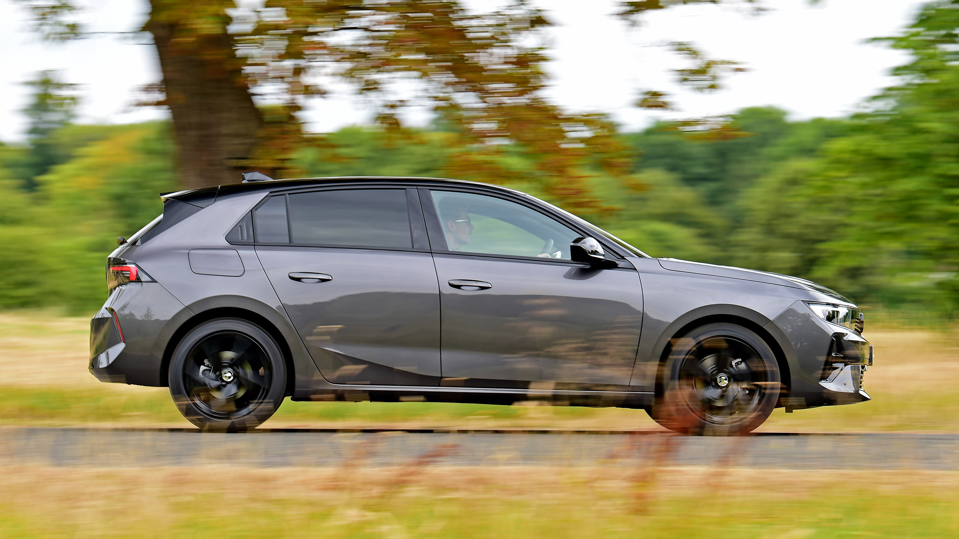 Vauxhall Astra hatchback side panning