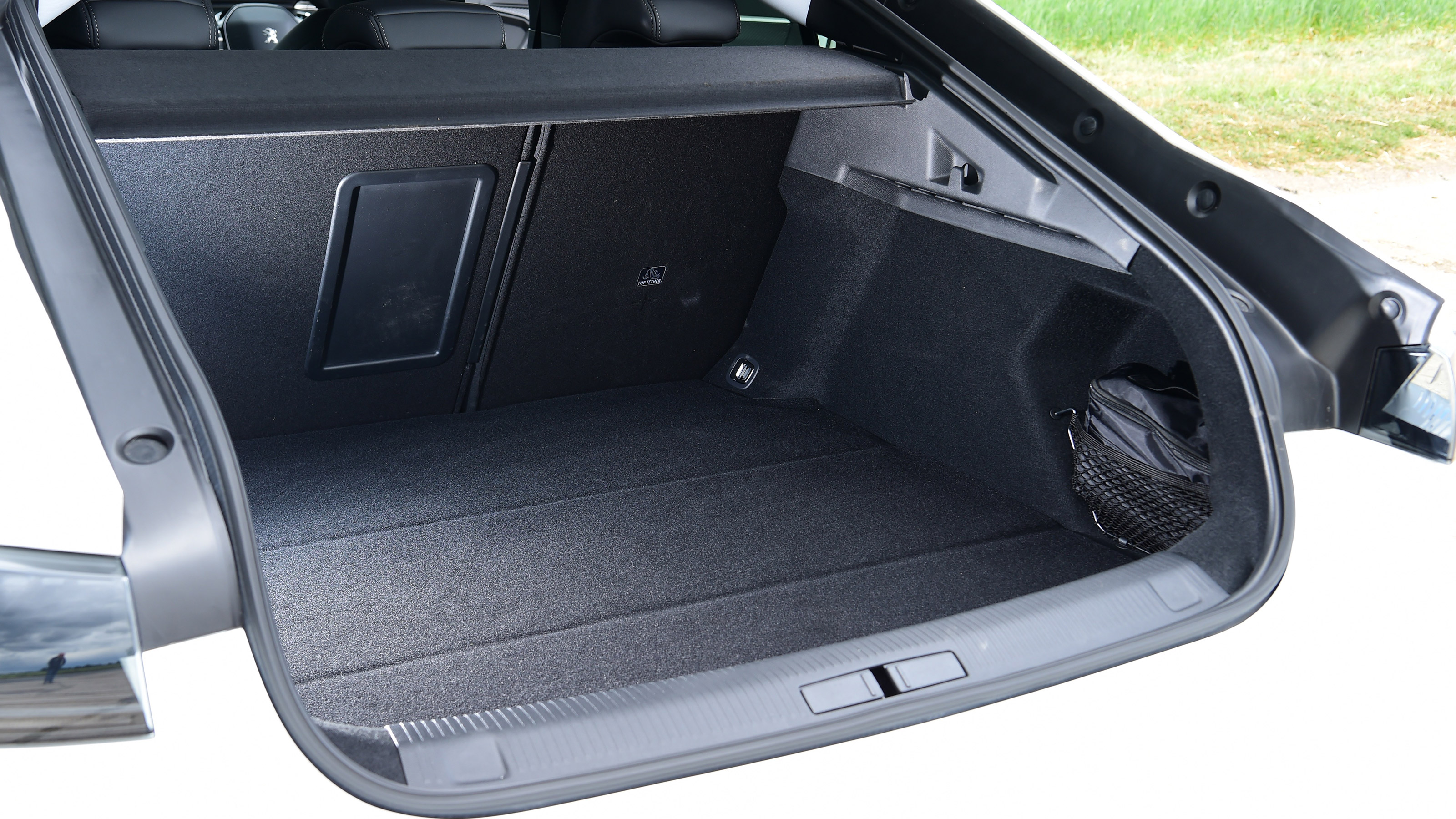 Peugeot 508 hatchback boot