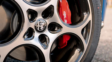 Alfa Romeo Tonale SUV alloy wheels