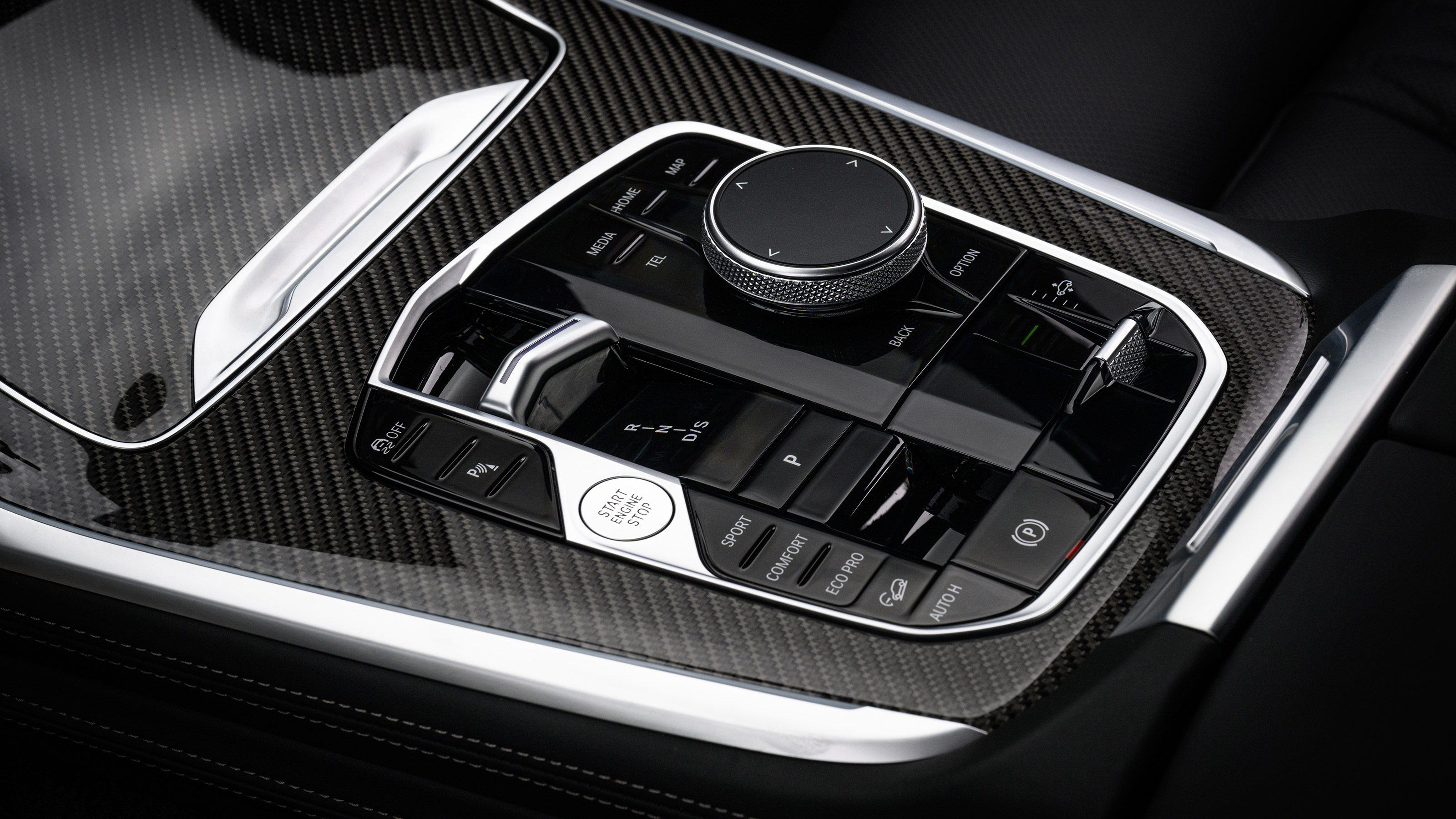 BMW X7 SUV centre console